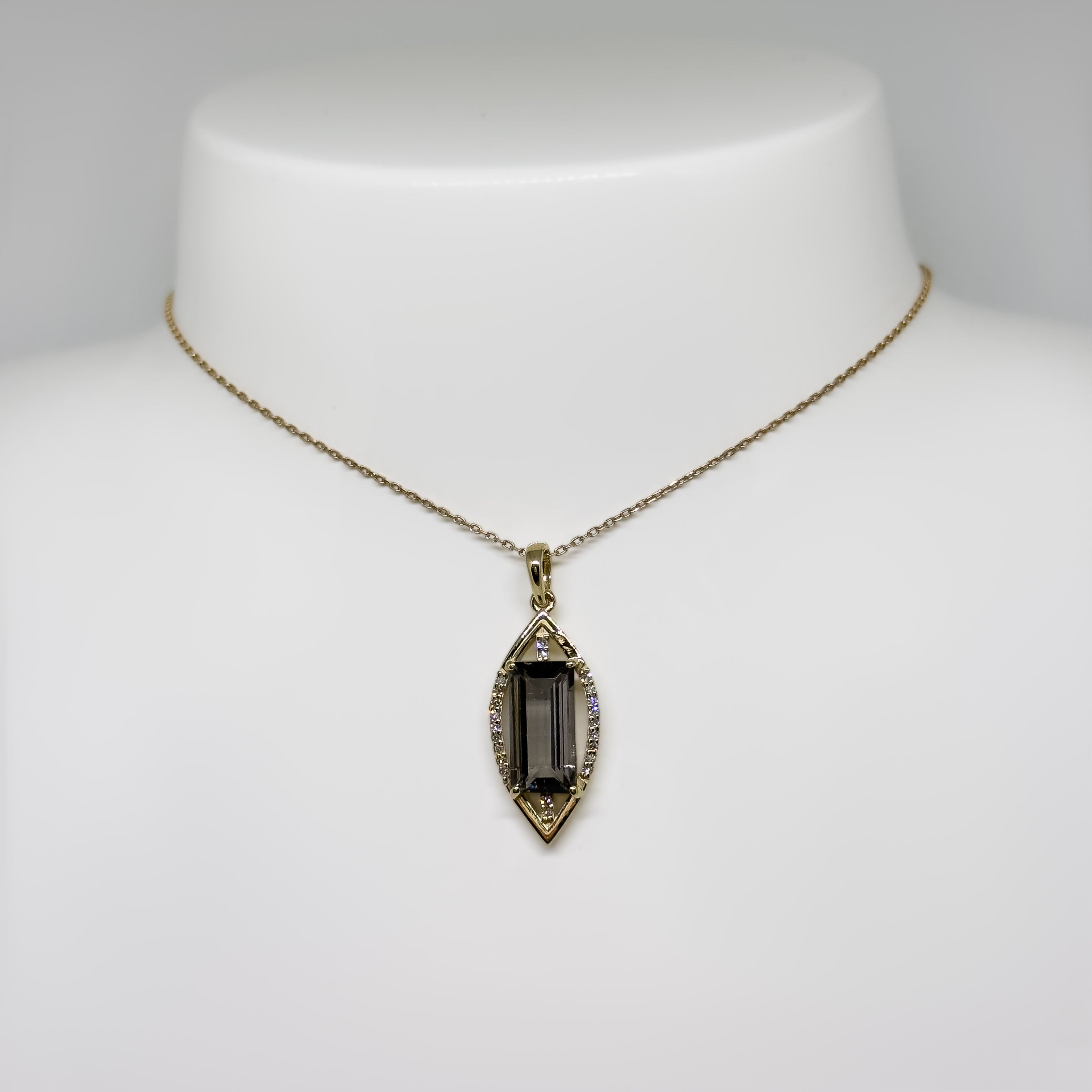 14k keltakultainen Turmaliini/Timanttiriipus