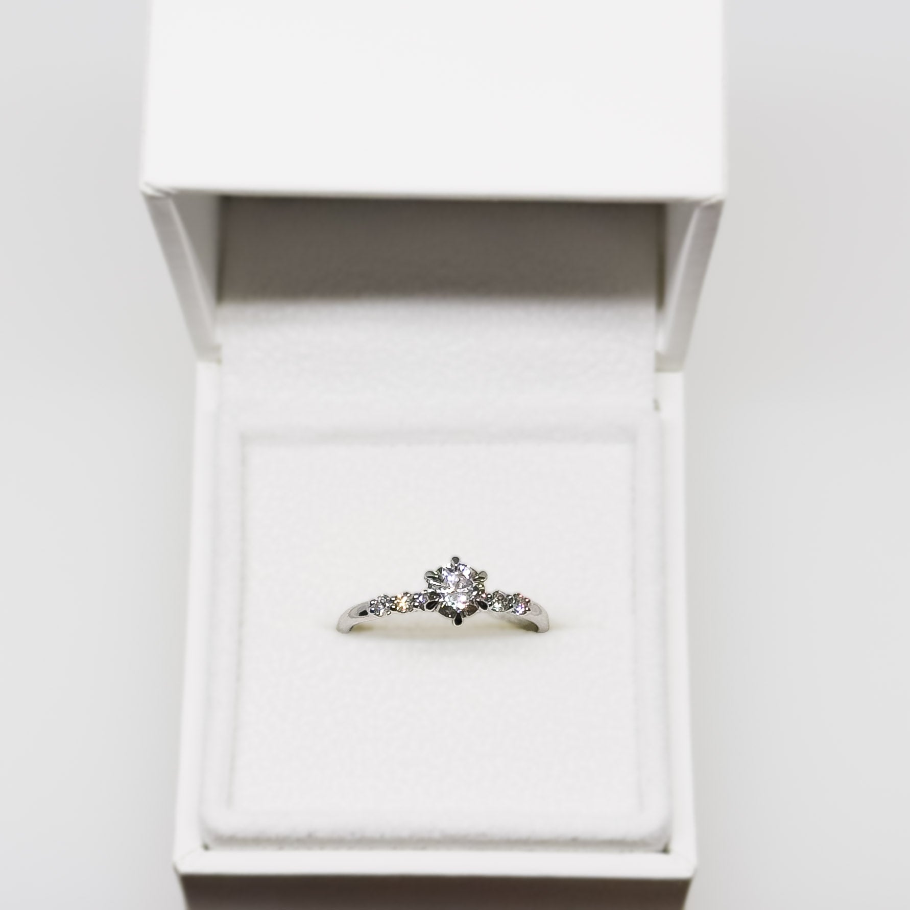 14k valkokultainen 0,69ct Timanttisormus