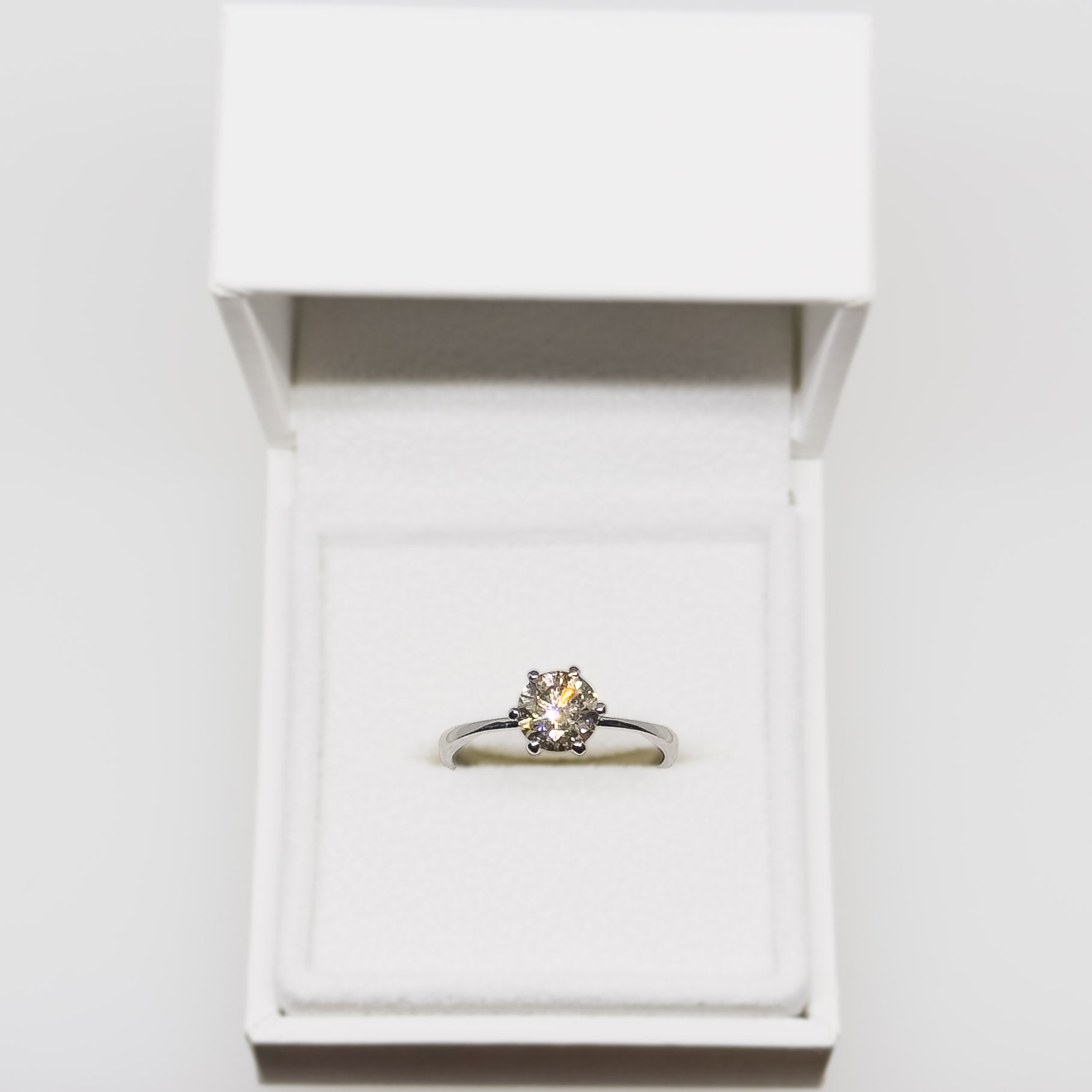 14k valkokultainen 1.04ct Timanttisormus