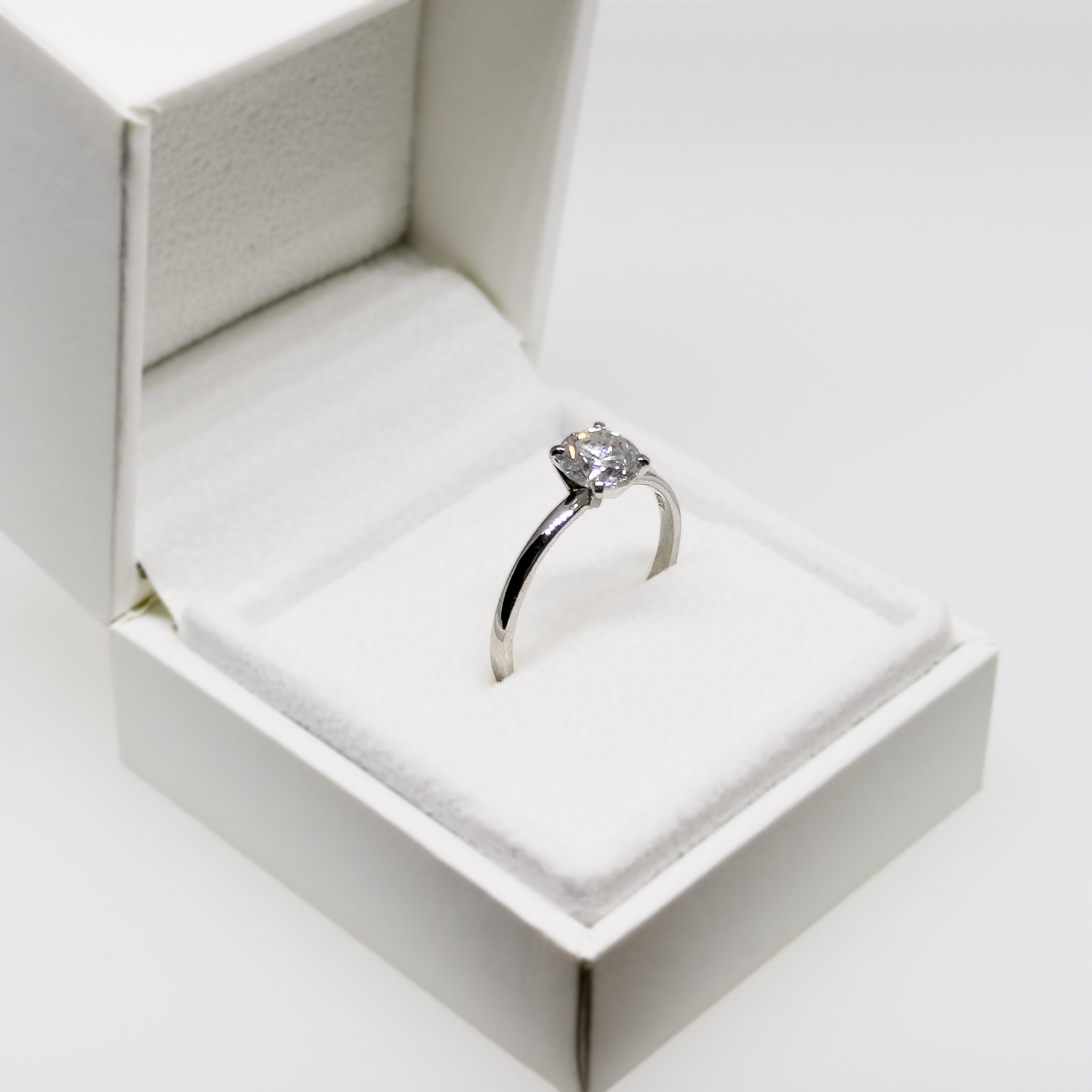 14k valkokultainen 1,02ct Timanttisormus