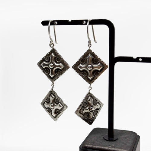 Henri Peijari hopeiset korvakorut