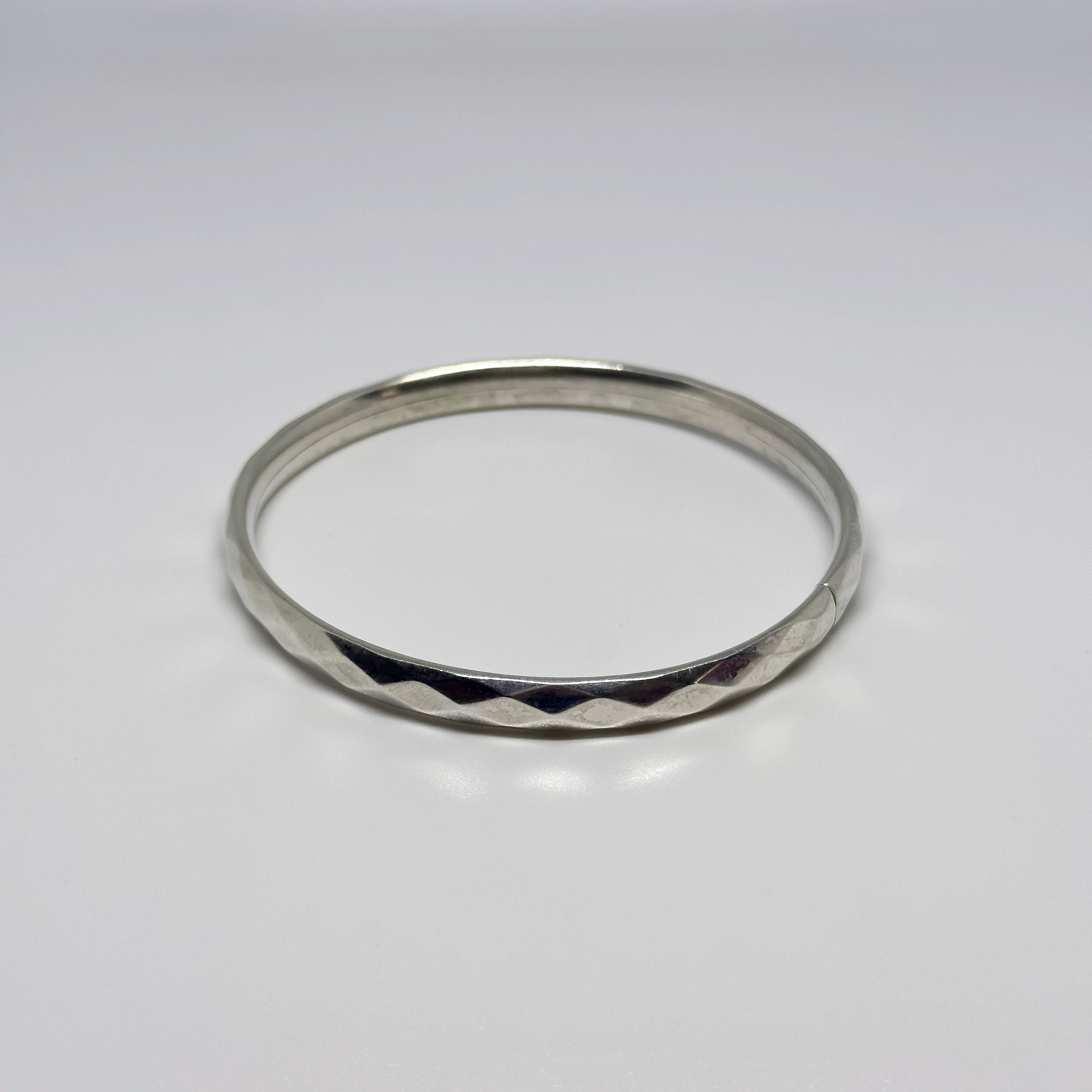 Gunnari hopeinen rannekoru