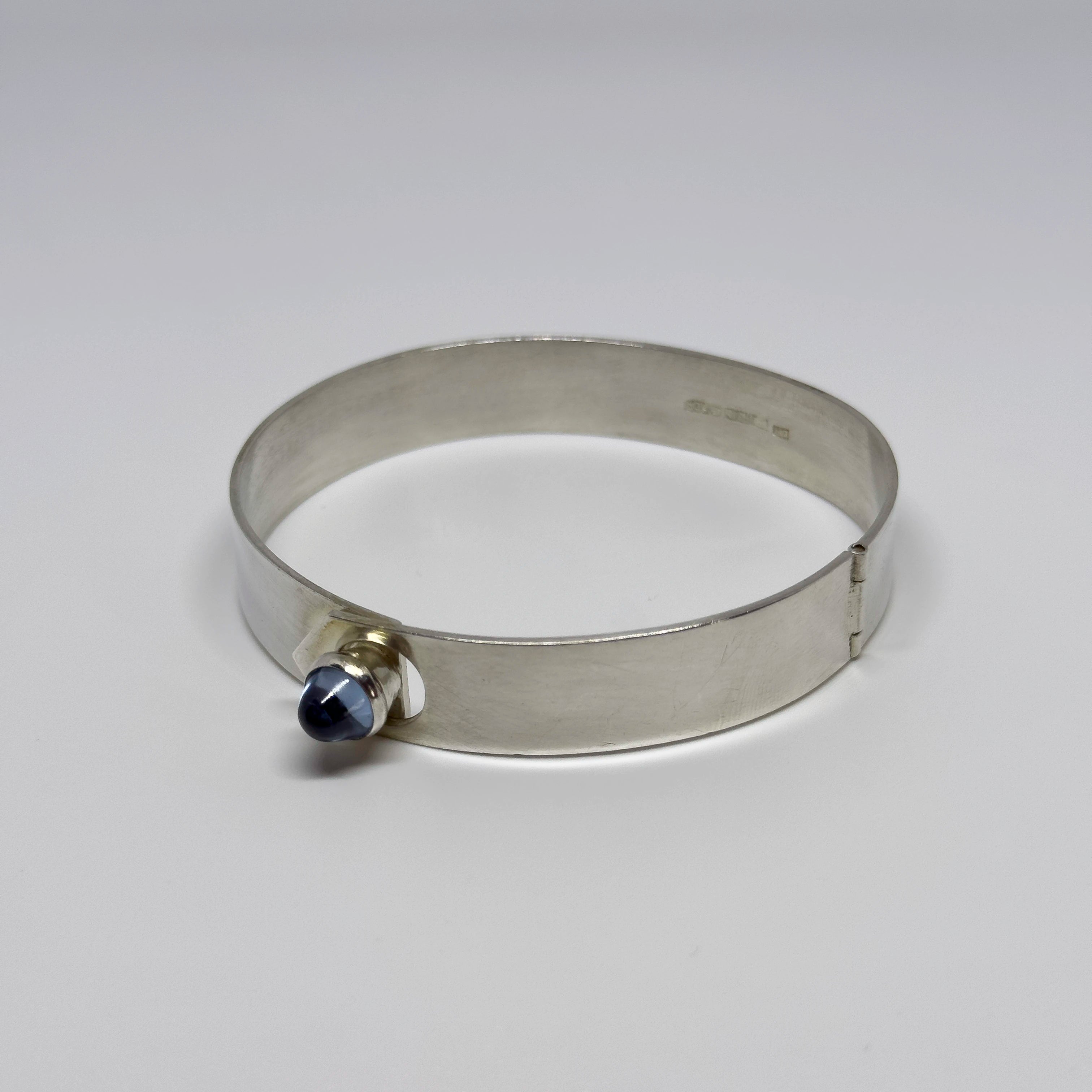 Holger Lindström hopeinen Topaasi rannekoru