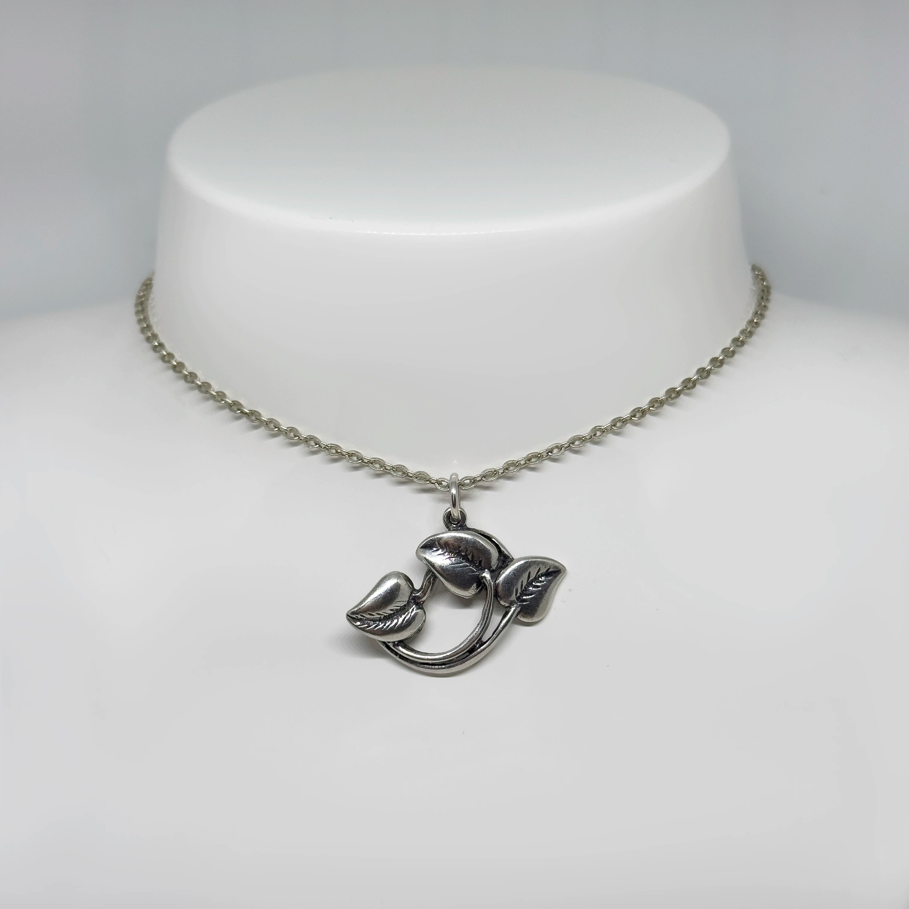 Hopeinen Lehti riipus