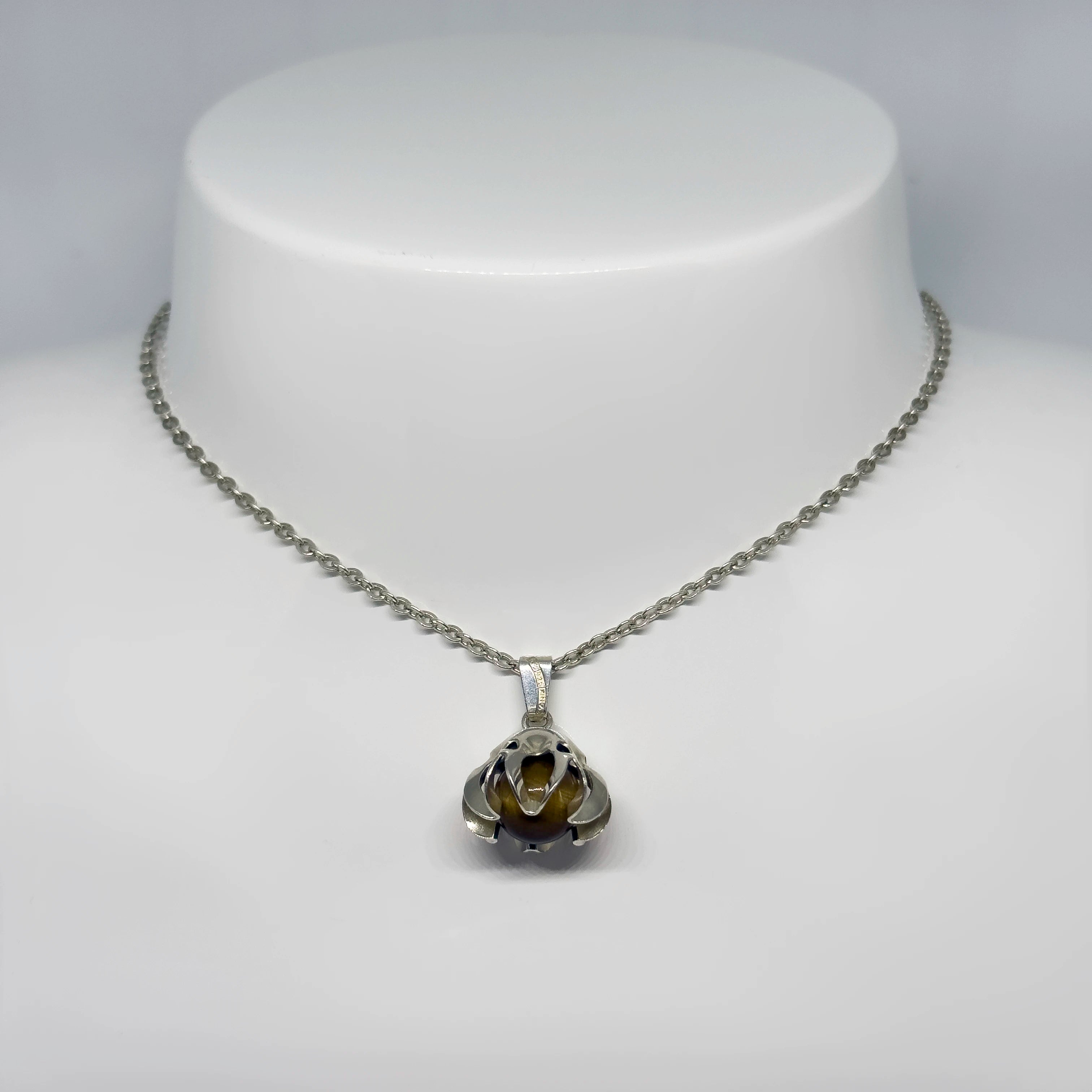 Salovaara hopeinen Tiikerinsilmä riipus