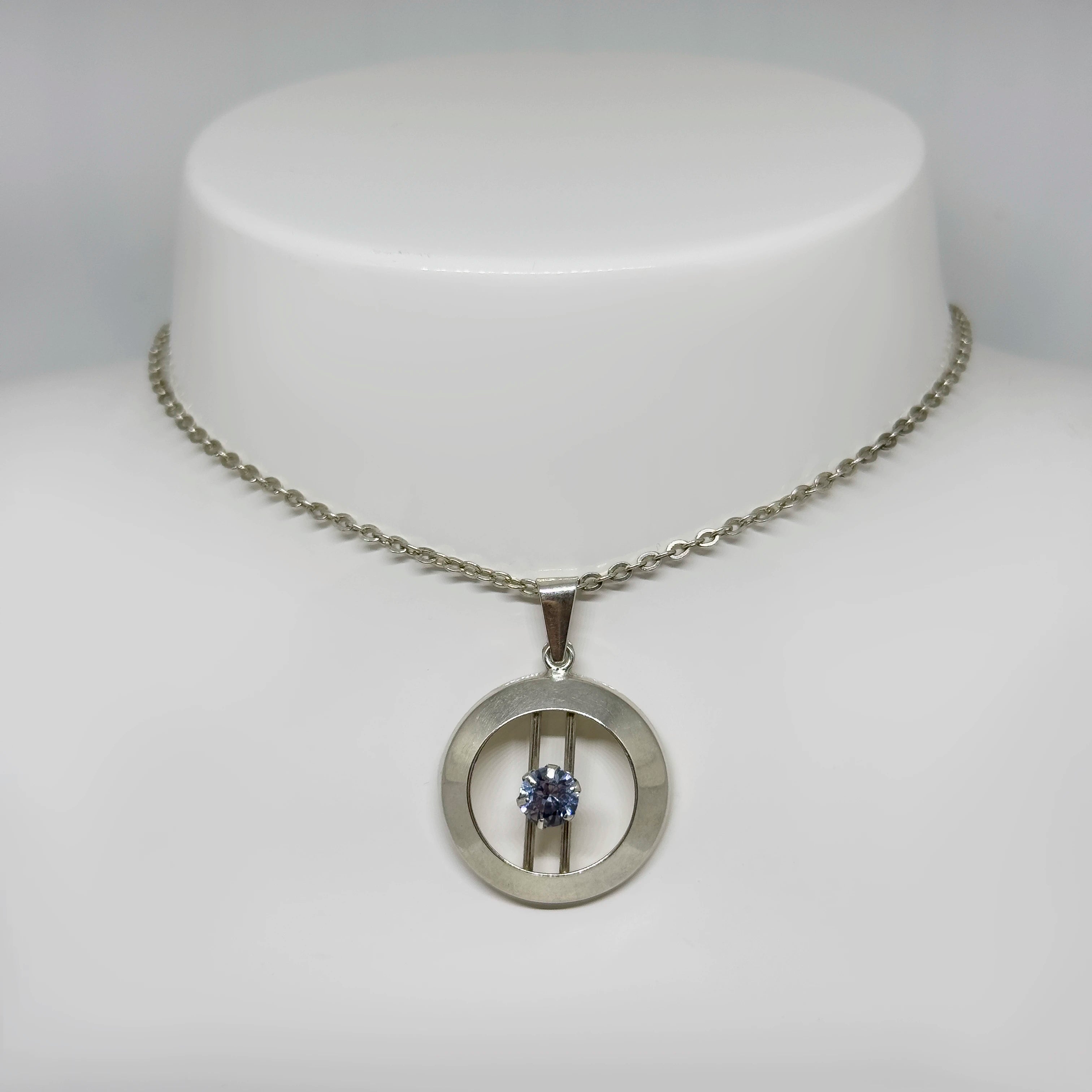 Hopeinen Zirkonia riipus