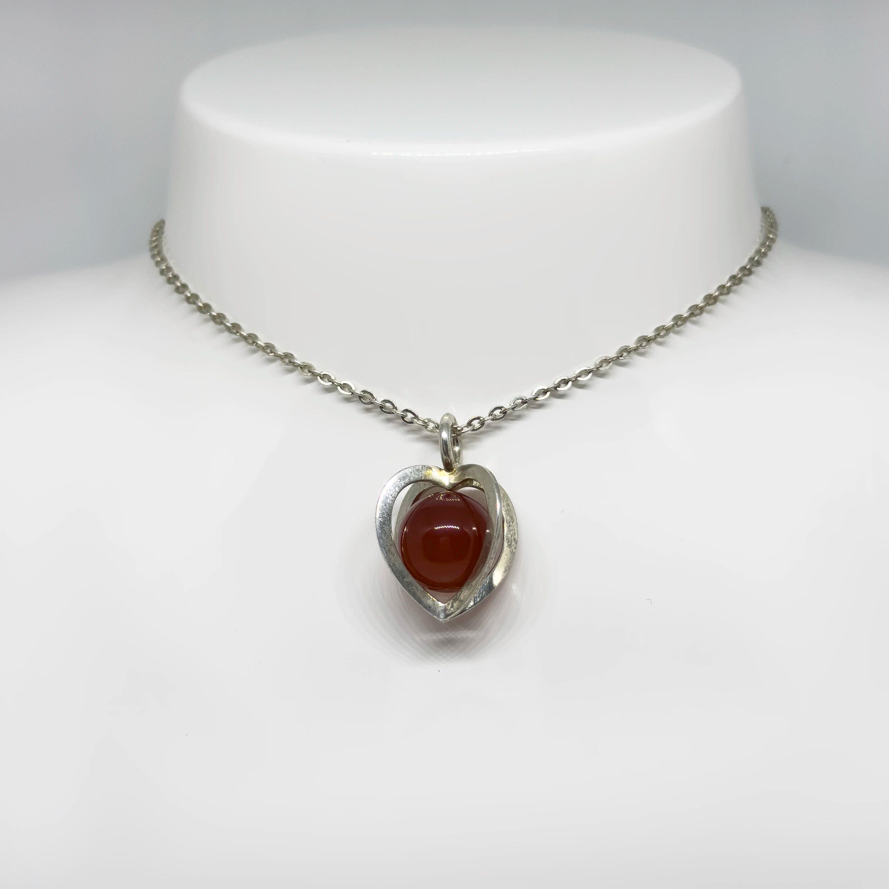 Elis Kauppi hopeinen Karneoli riipus