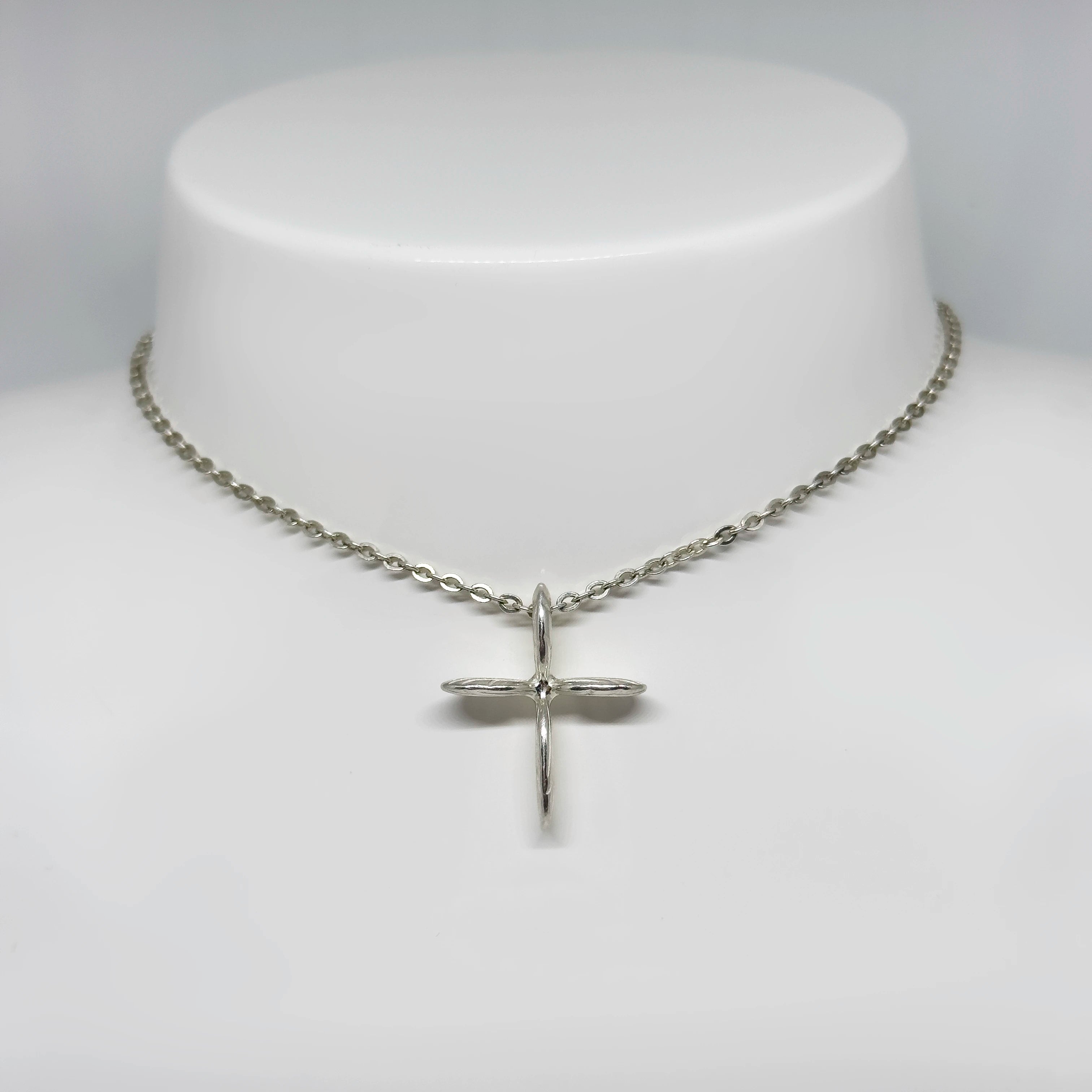 Kalevala Koru hopeinen Toivonristi riipus