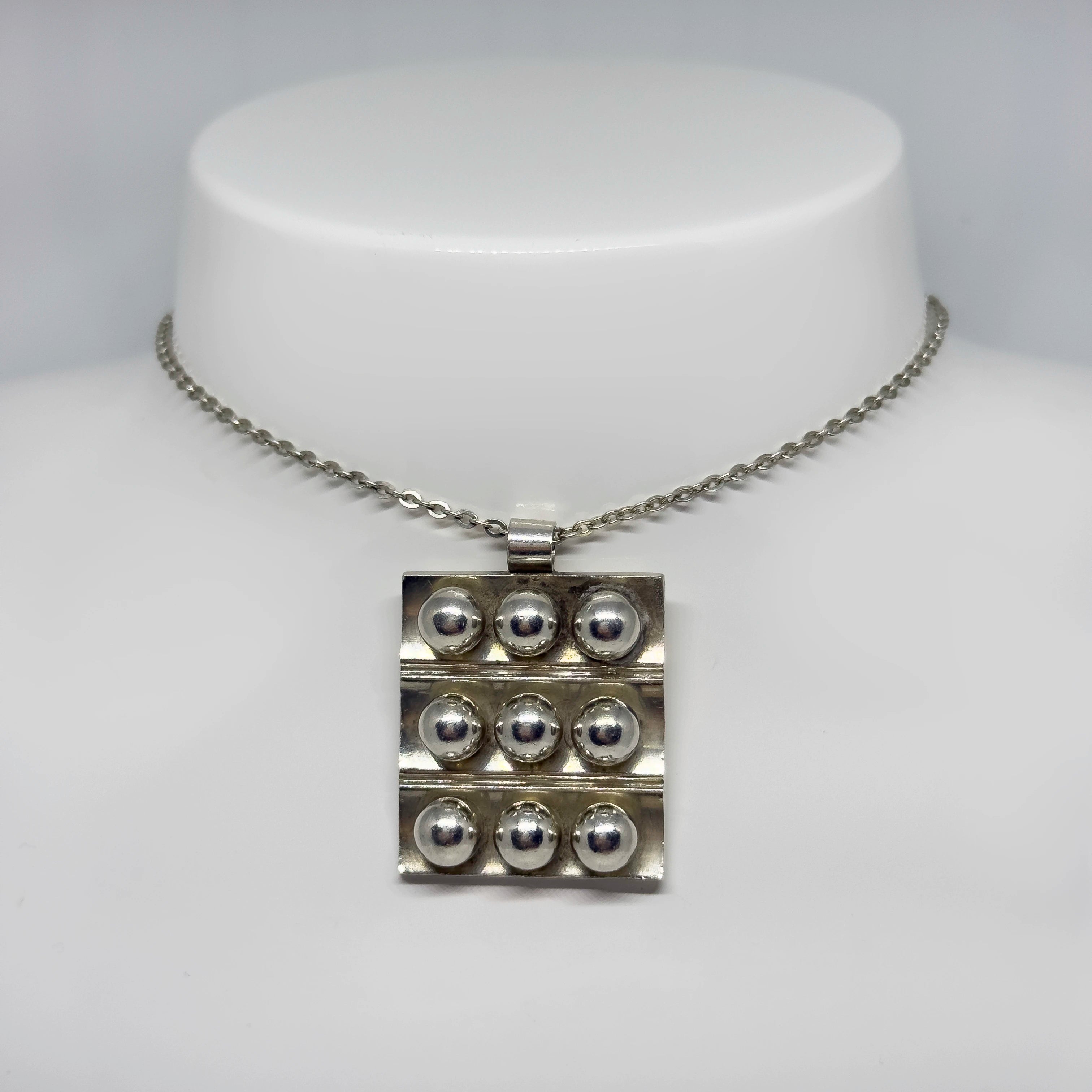 Erik Granit hopeinen Pallo riipus