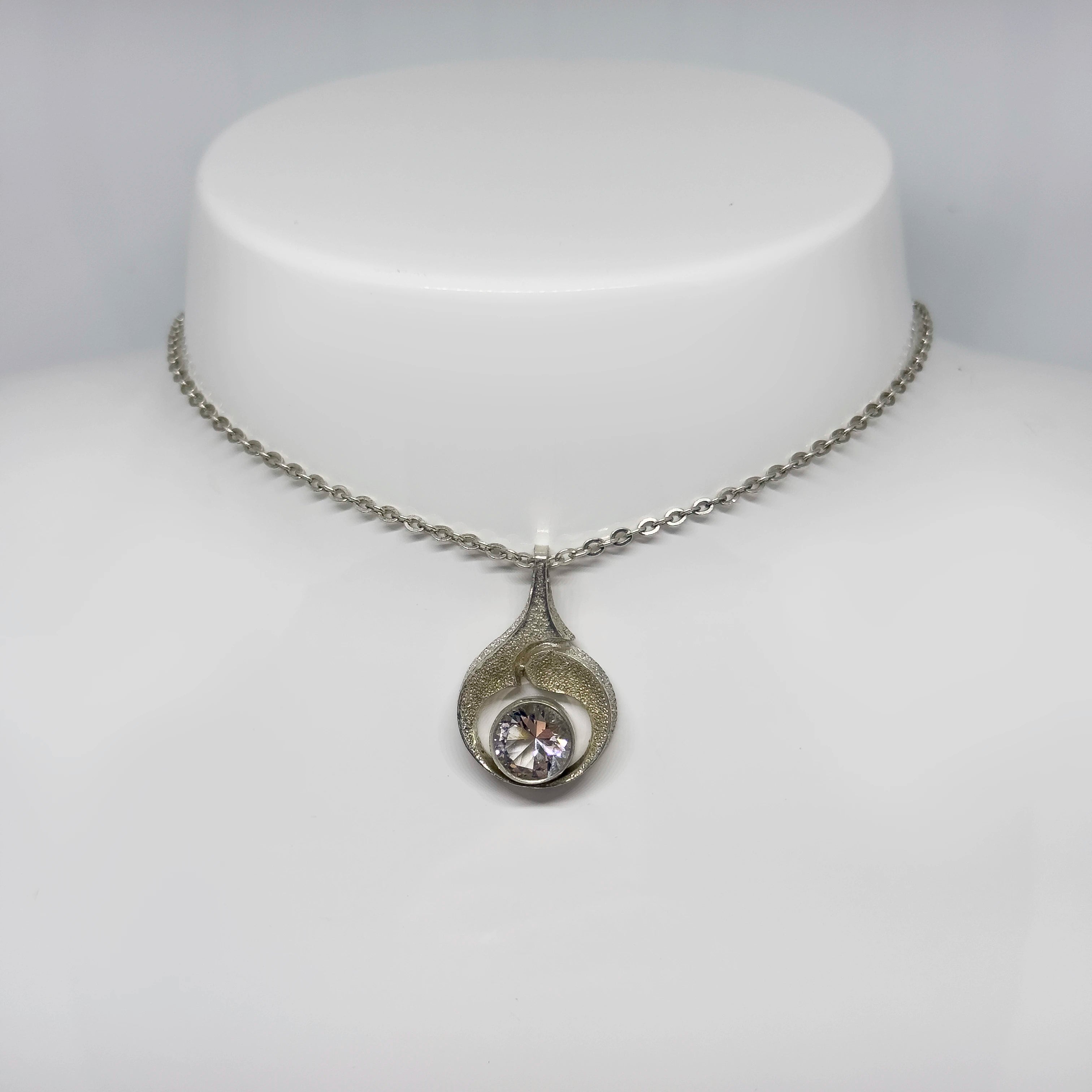 Karl Laine hopeinen Vuorikristalli riipus