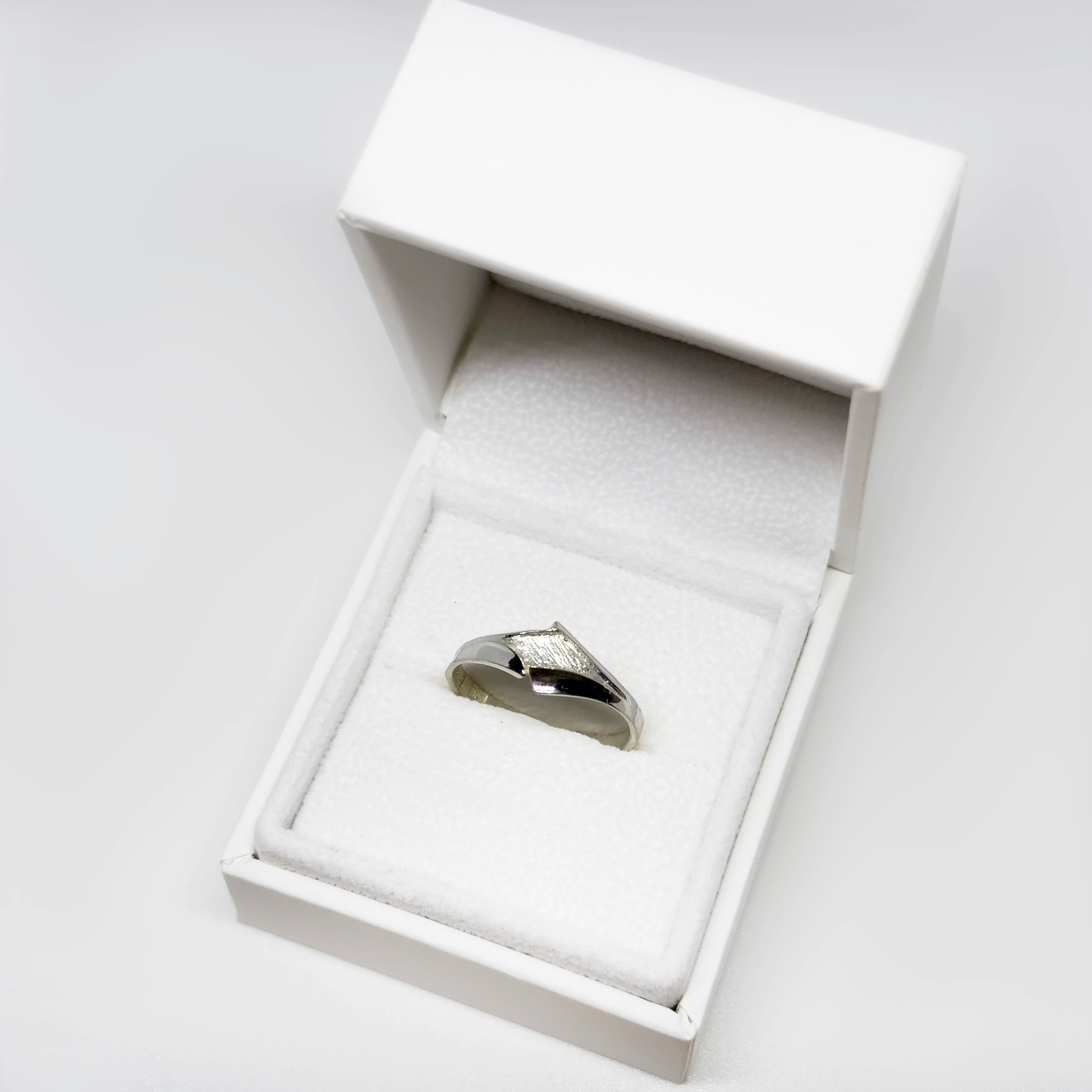 Matti Hyvärinen hopeinen sormus, koko 17- & 18