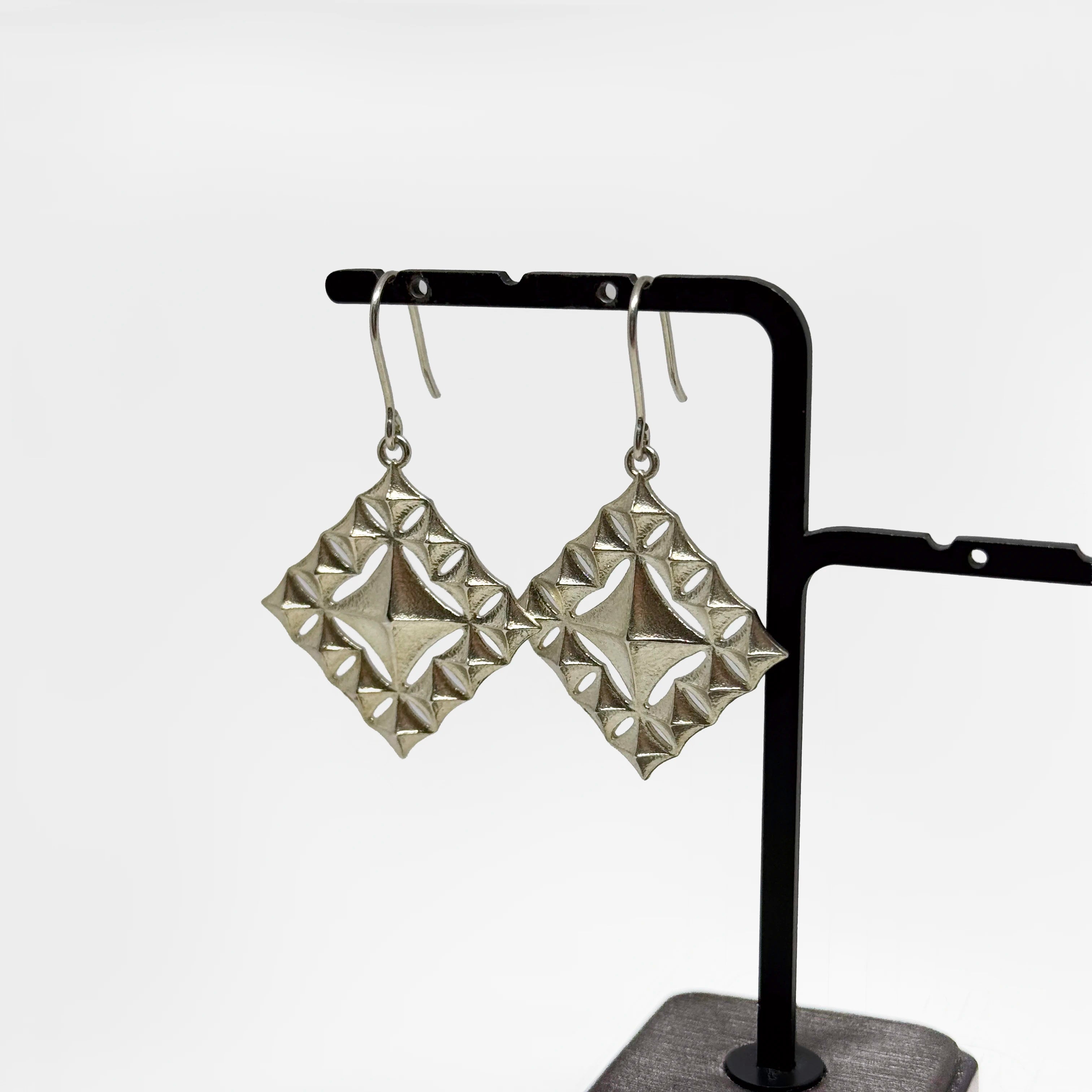 Mikko Rautio hopeiset korvakorut