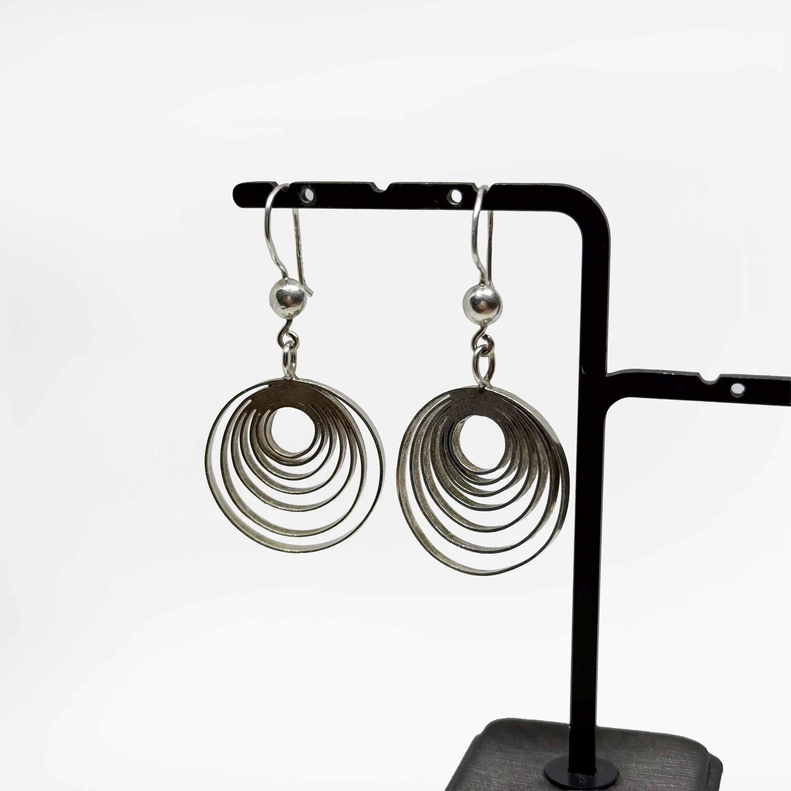 Einari Ailio hopeiset korvakorut