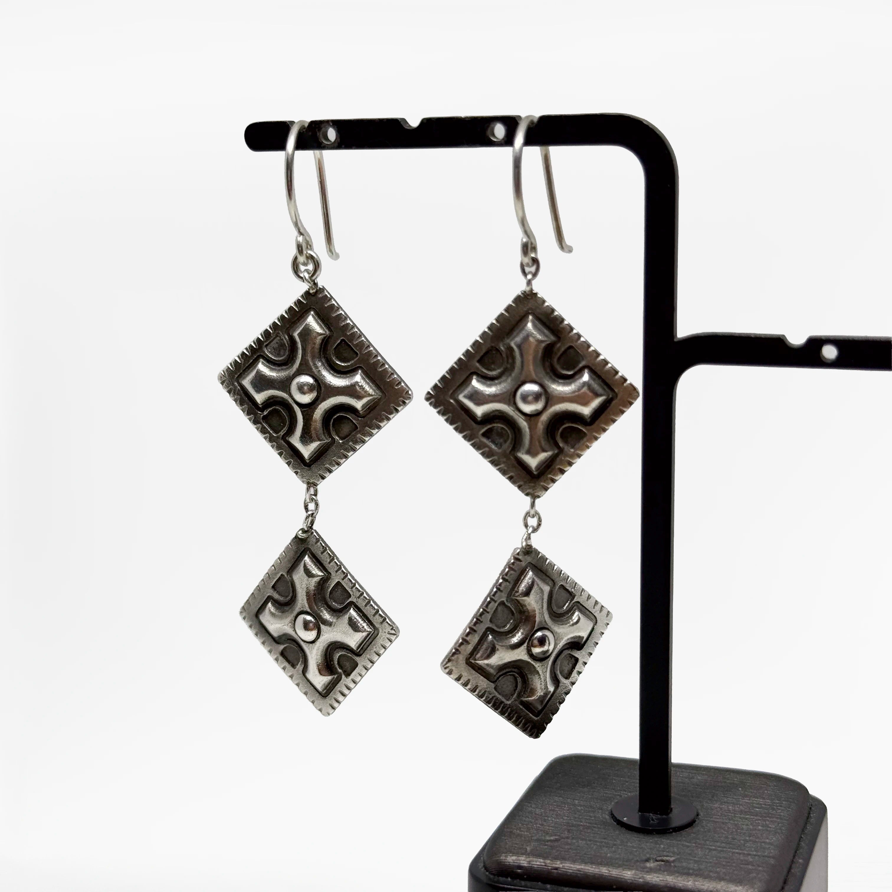 Henri Peijari hopeiset korvakorut