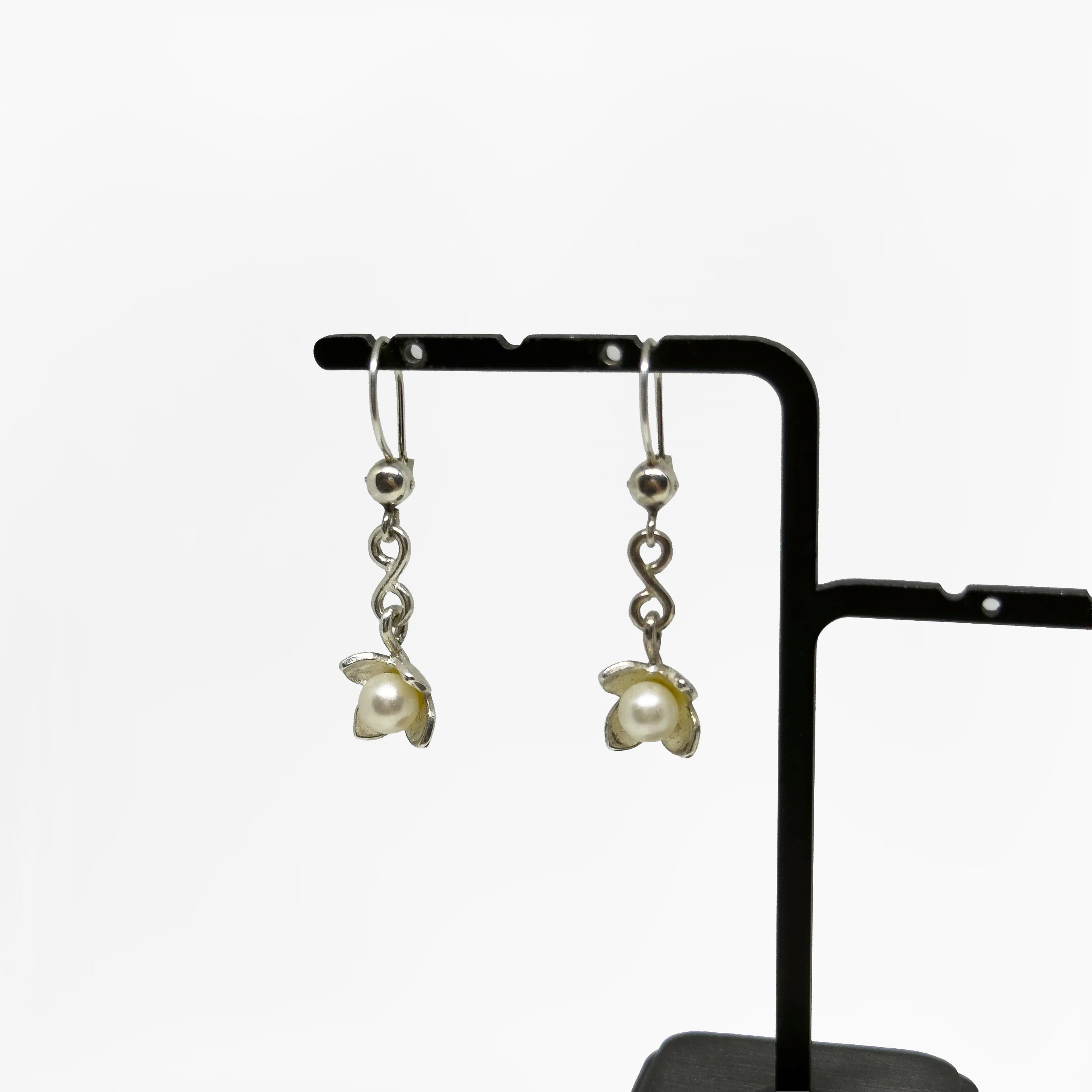 Kalevala Koru hopeiset Lumpeenkukka korvakorut