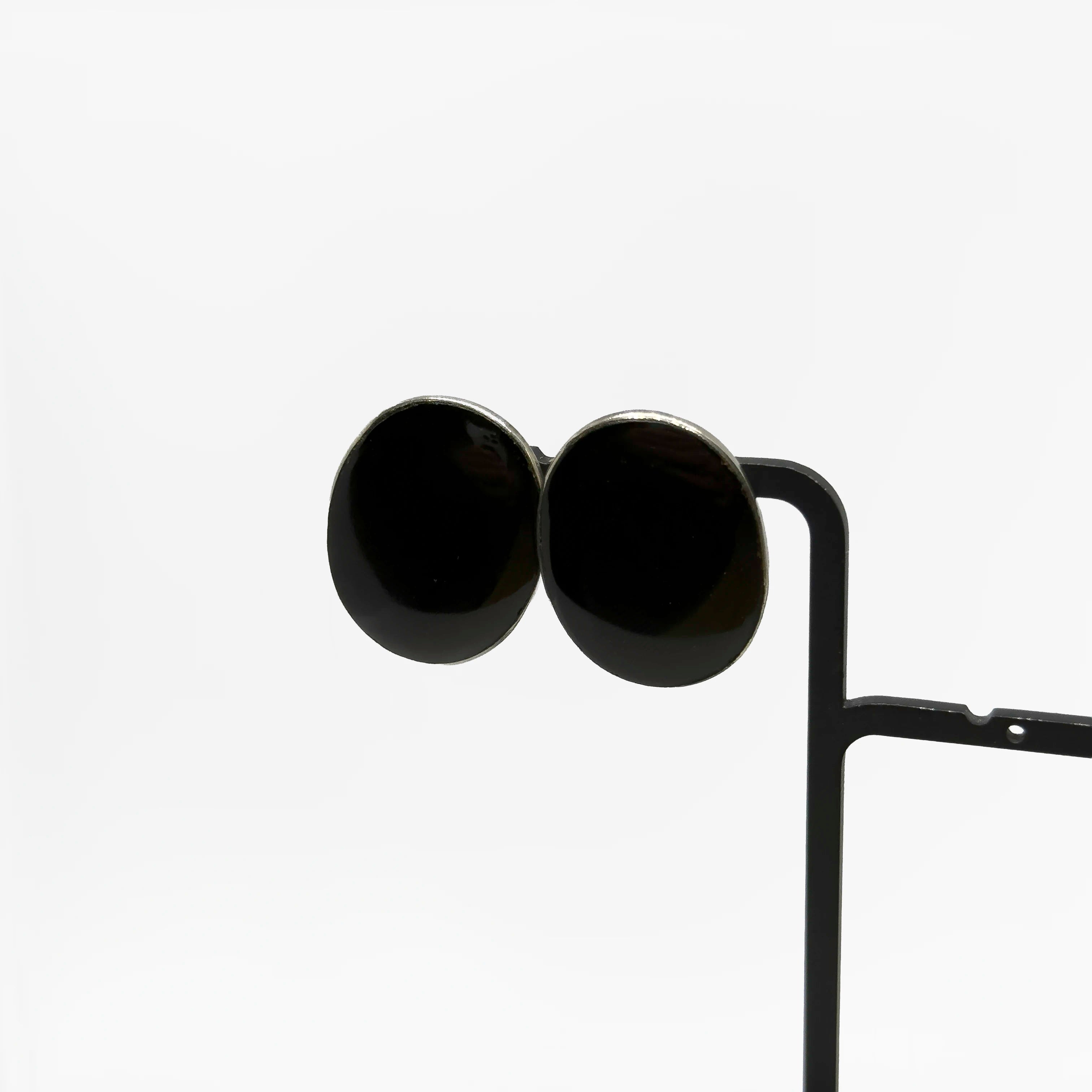 Jättimäiset hopeiset Onyx korvakorut