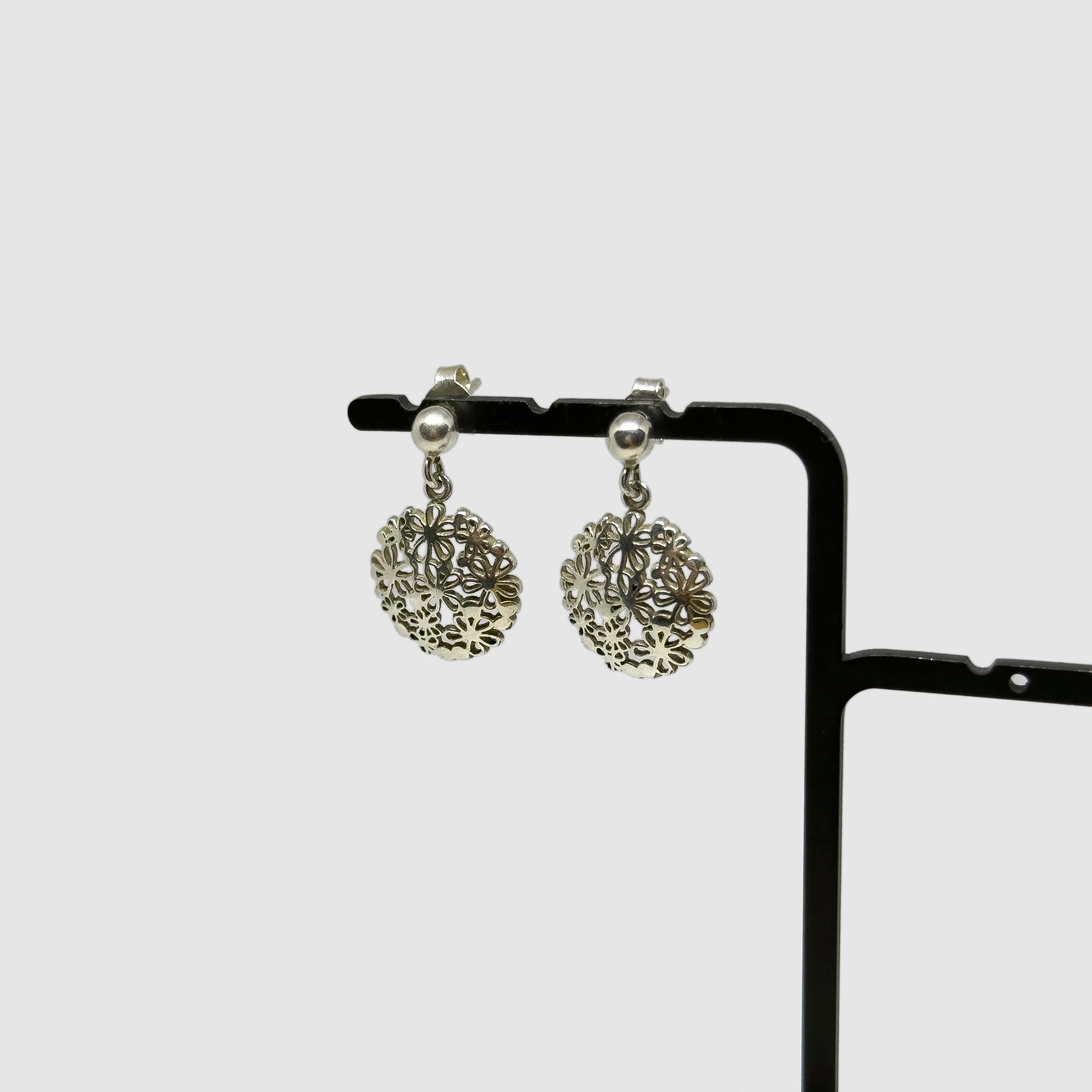 Hopeiset Kukka korvakorut