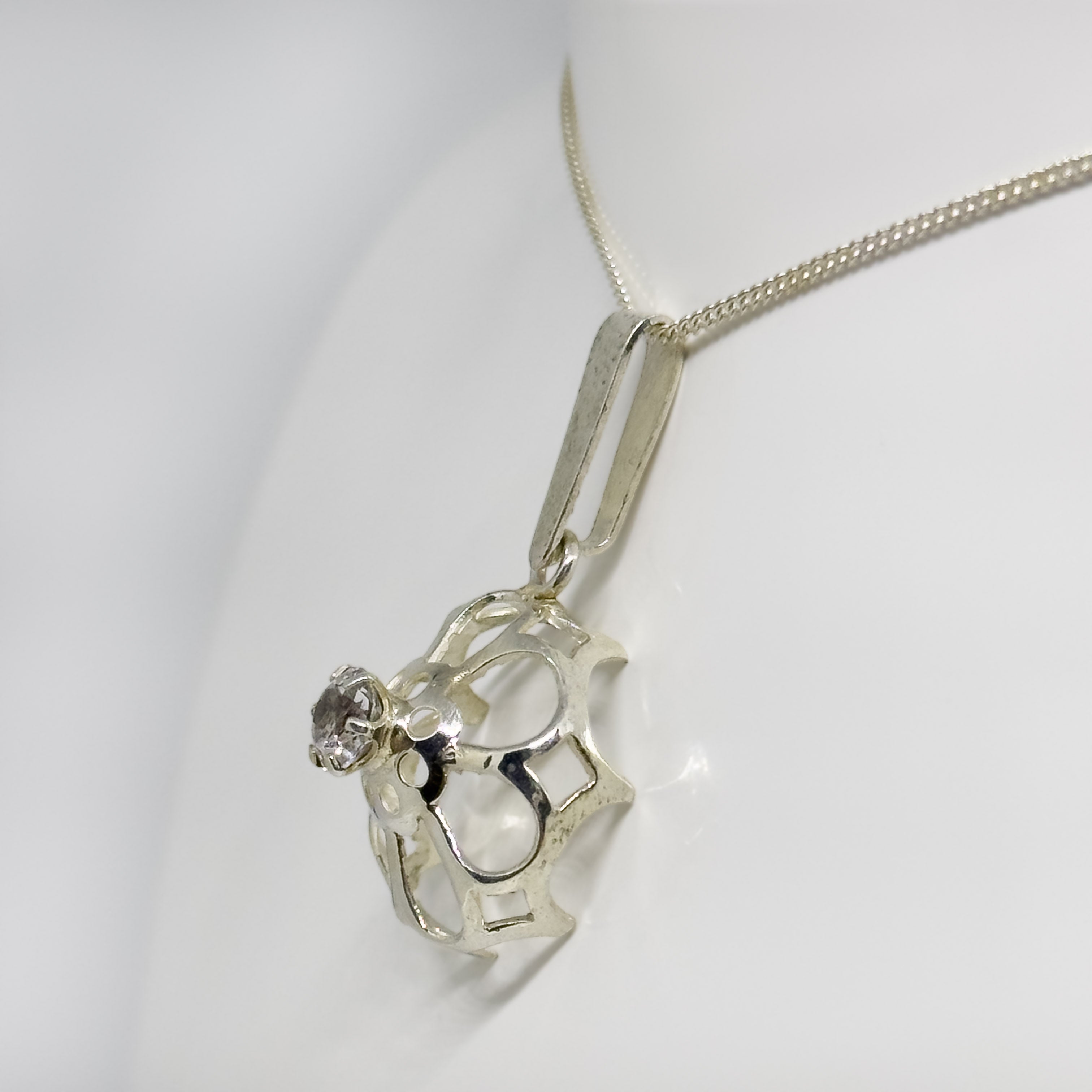 Pele-Kulta Lehtisalo hopeinen Zirkonia kaulakoru