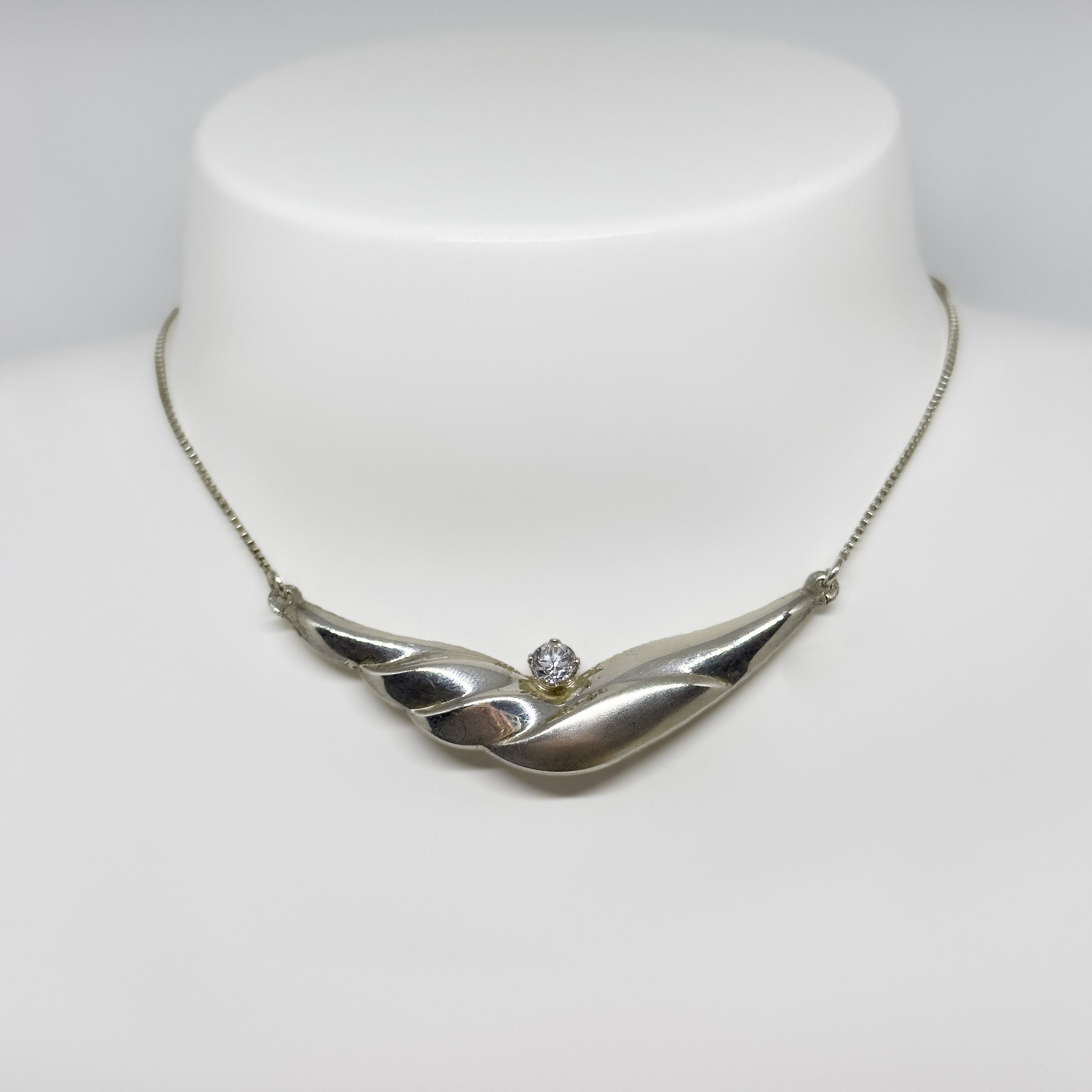 Pertti Peuri hopeinen Zirkonia kaulakoru