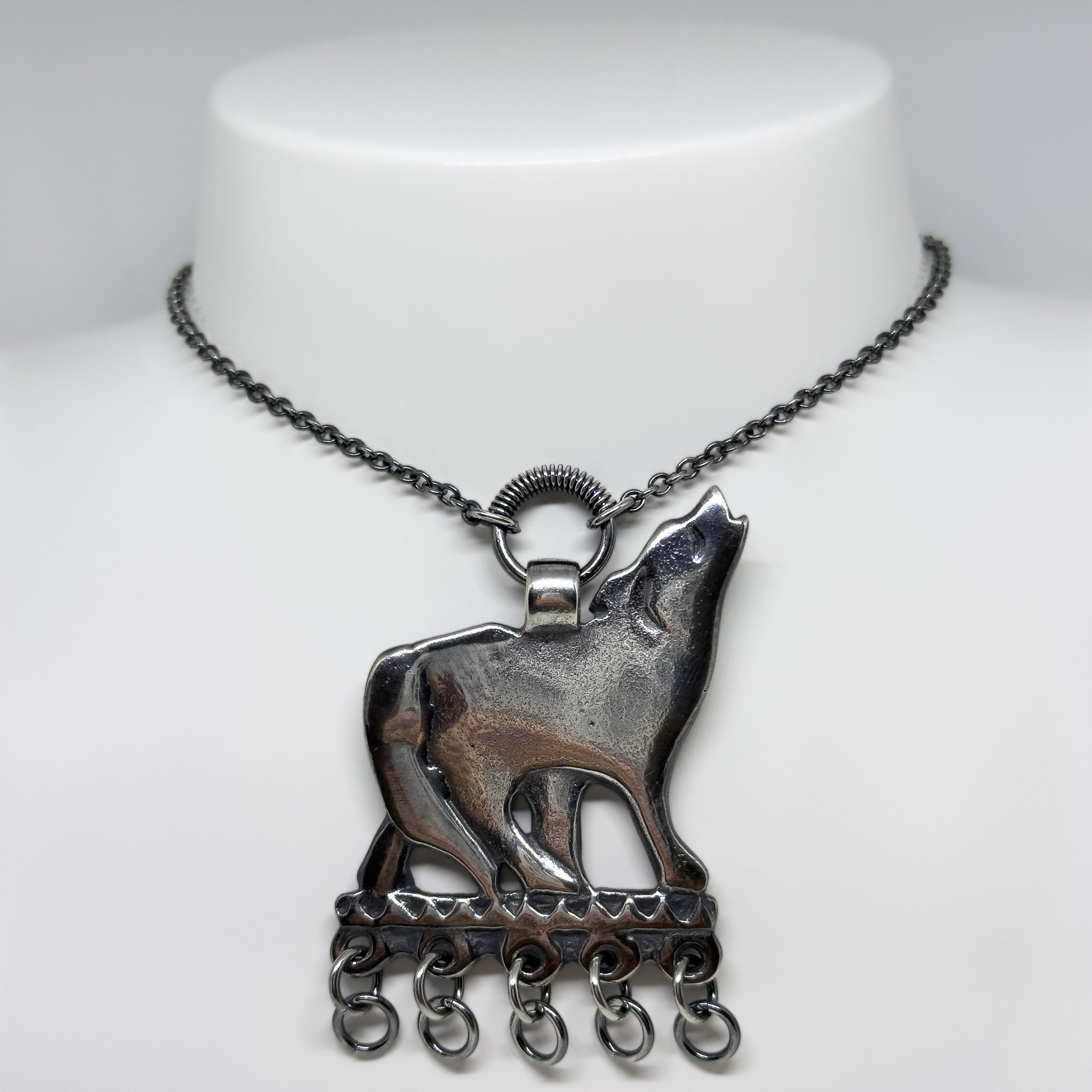 Petra Tolonen hopeinen Susi kaulakoru