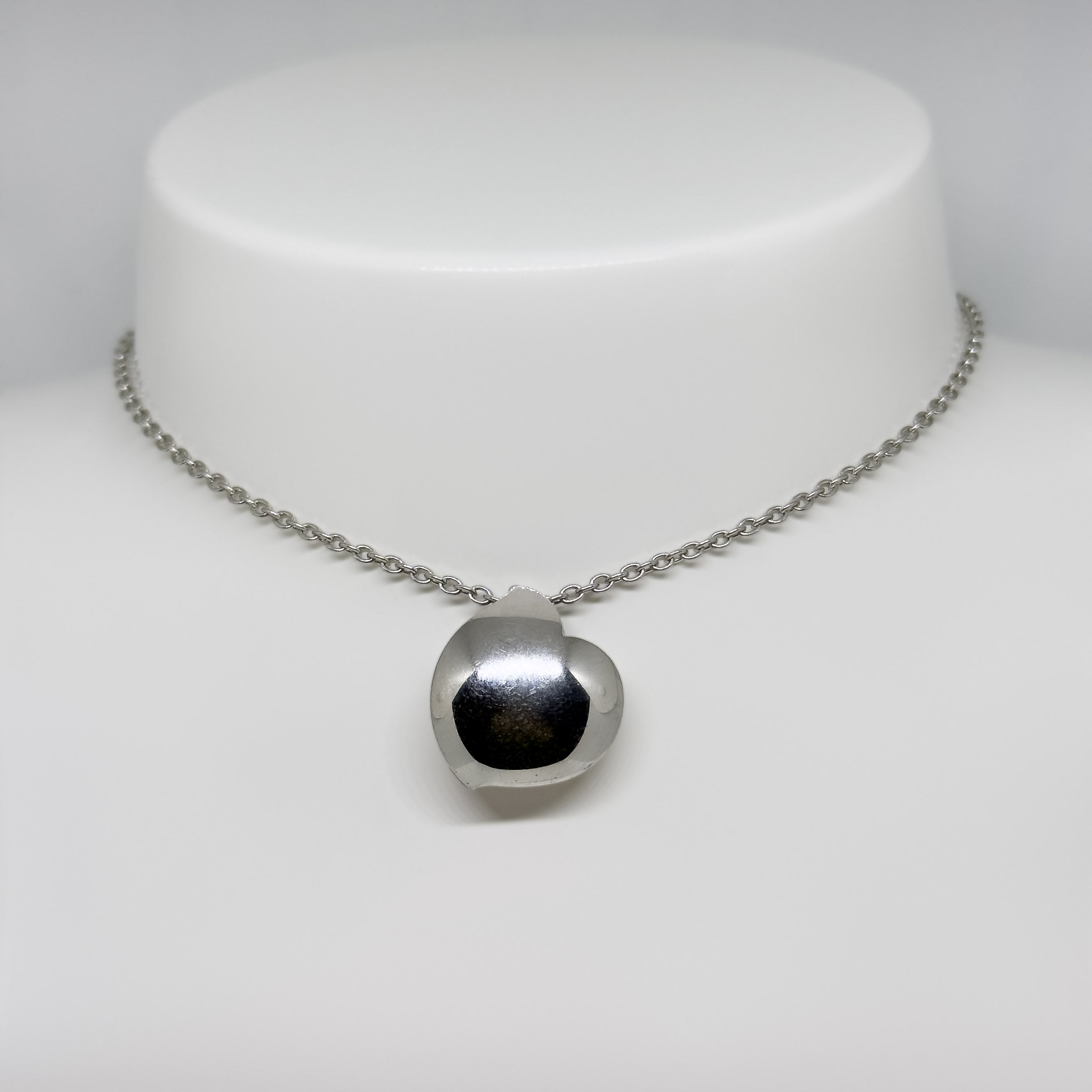 Lumoava hopeinen Hali kaulakoru