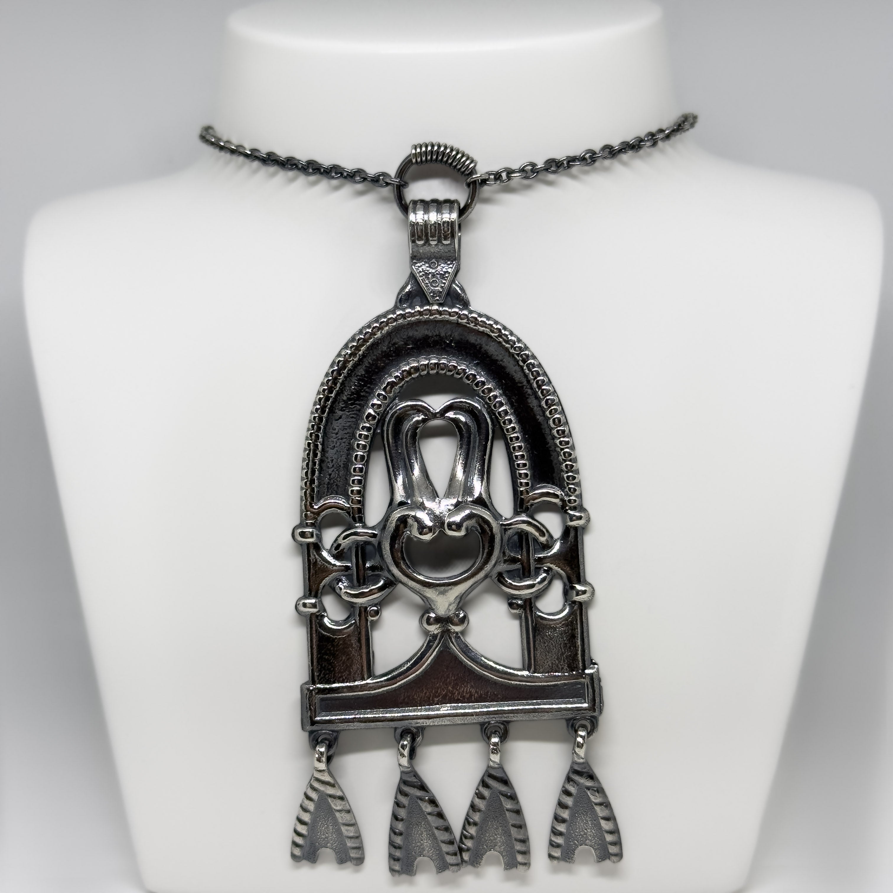 Kalevala Koru hopeinen Kalannin Kalmumäen kaulakoru