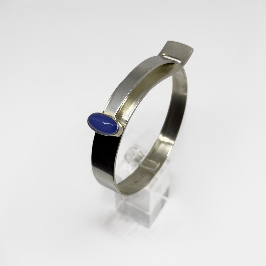 Elis Kaupin hopeinen Kalsedoni rannekoru