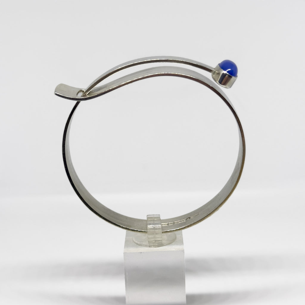 Elis Kaupin hopeinen Kalsedoni rannekoru