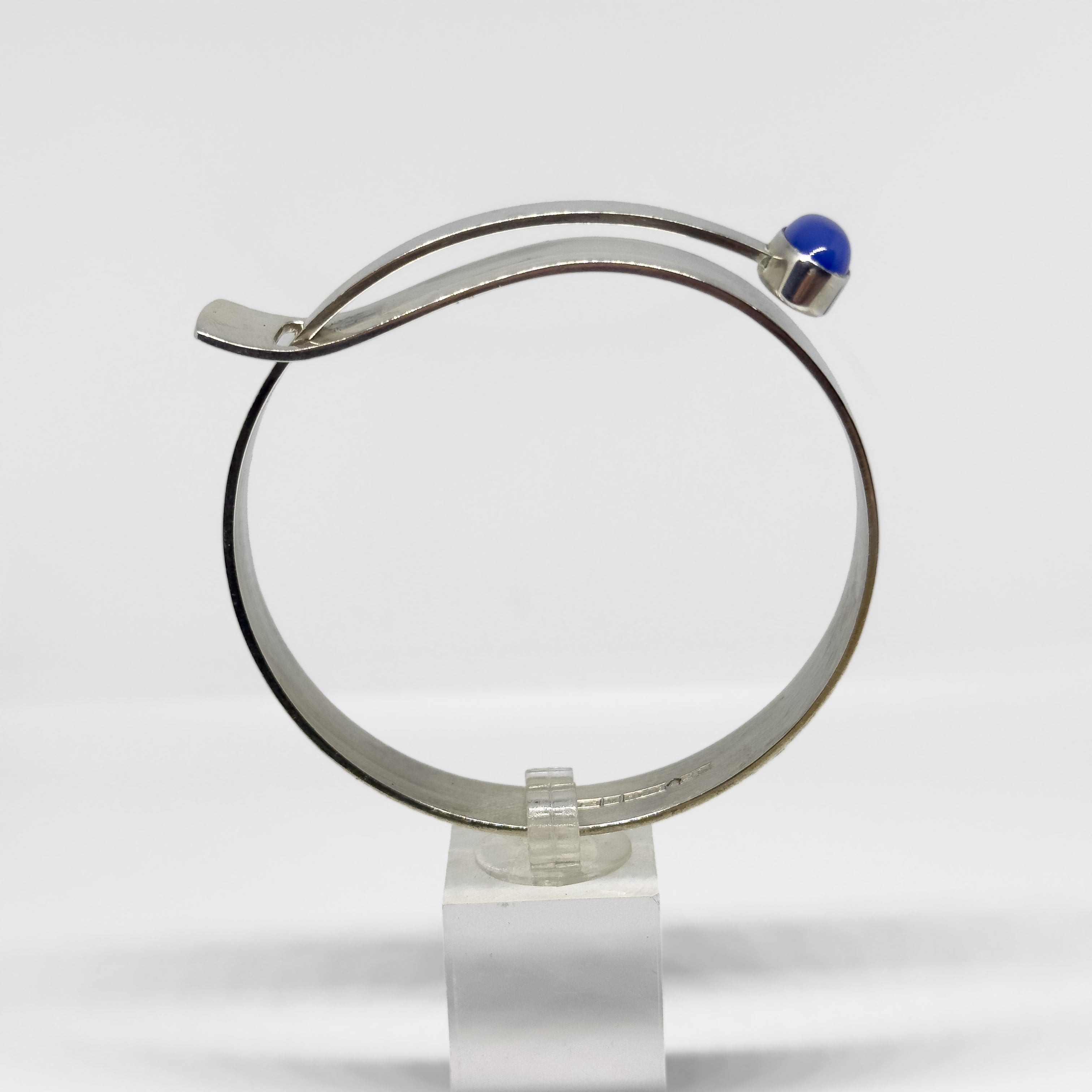 Elis Kaupin hopeinen Kalsedoni rannekoru