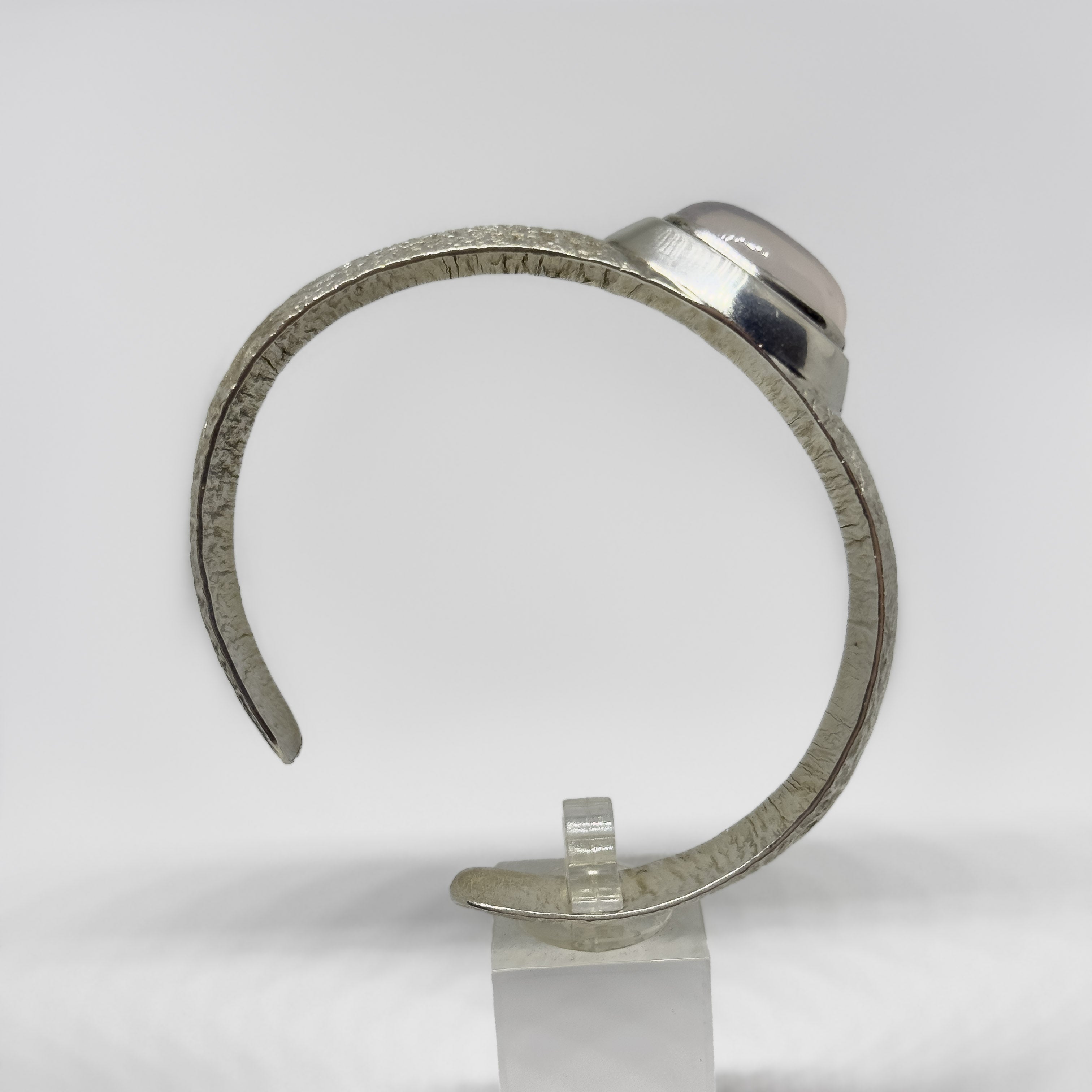 Turun Hopea hopeinen Ruusukvartsi rannekoru