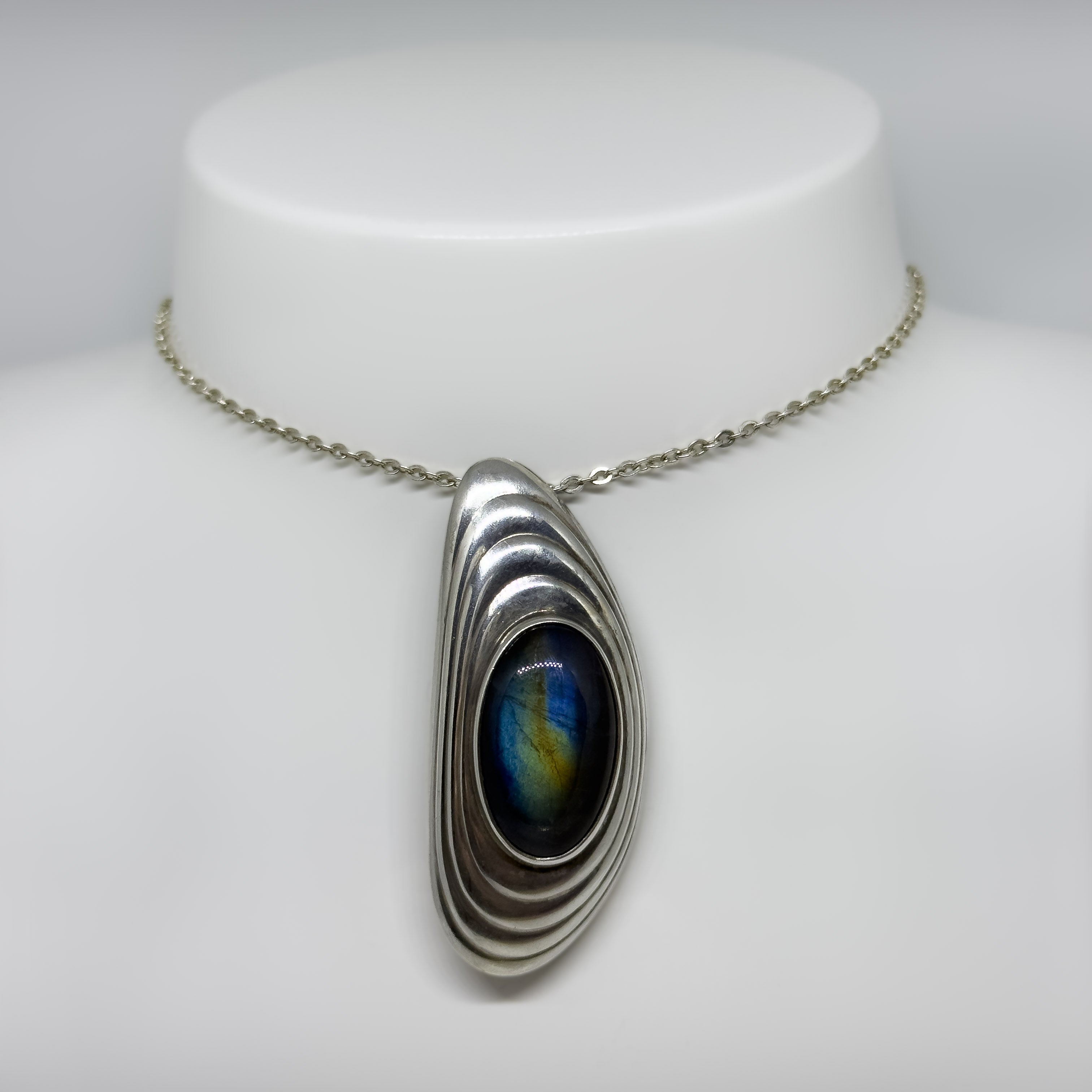 Elis Kaupin hopeinen Spektroliitti riipus