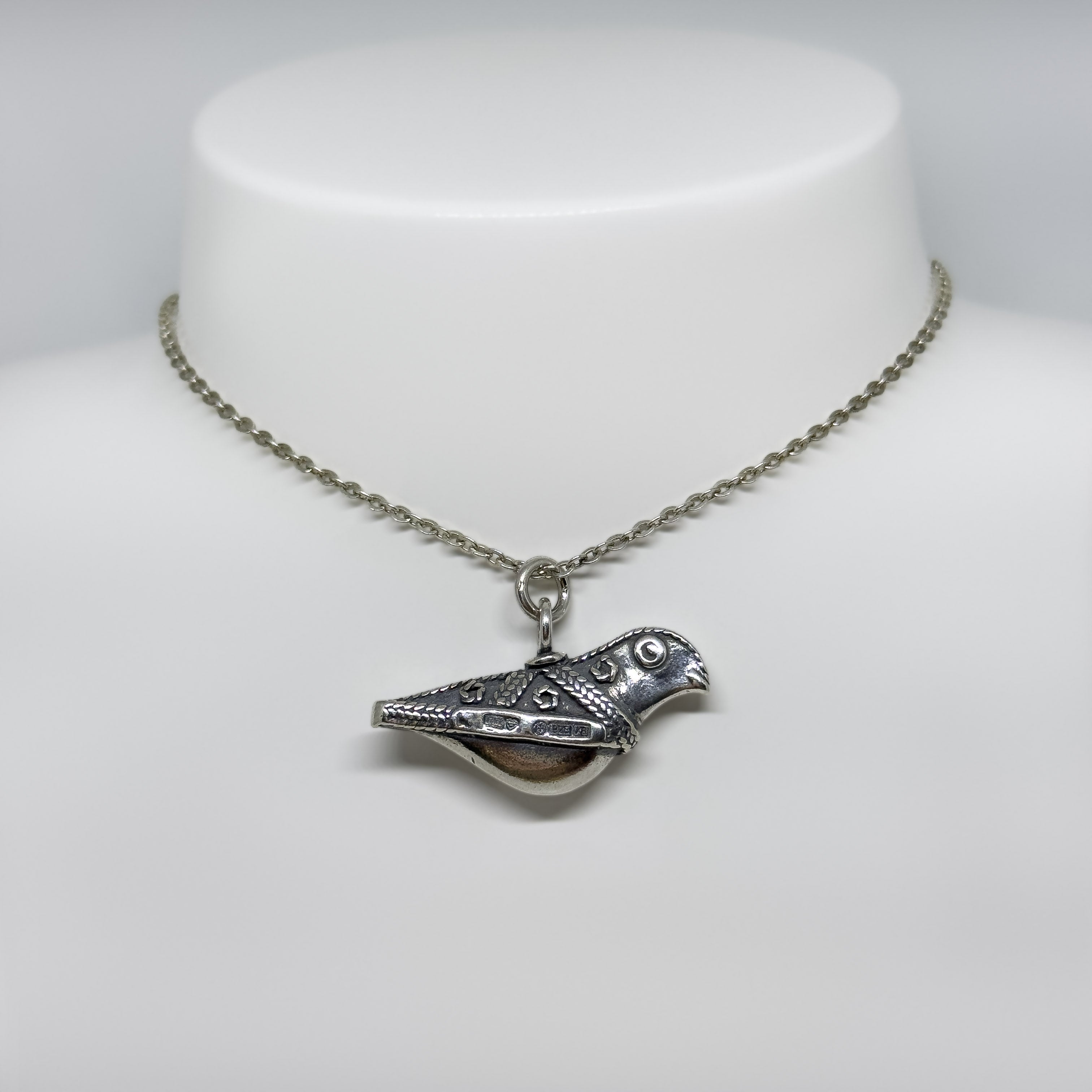 Kalevala Koru hopeinen Hattulan Lintu riipus