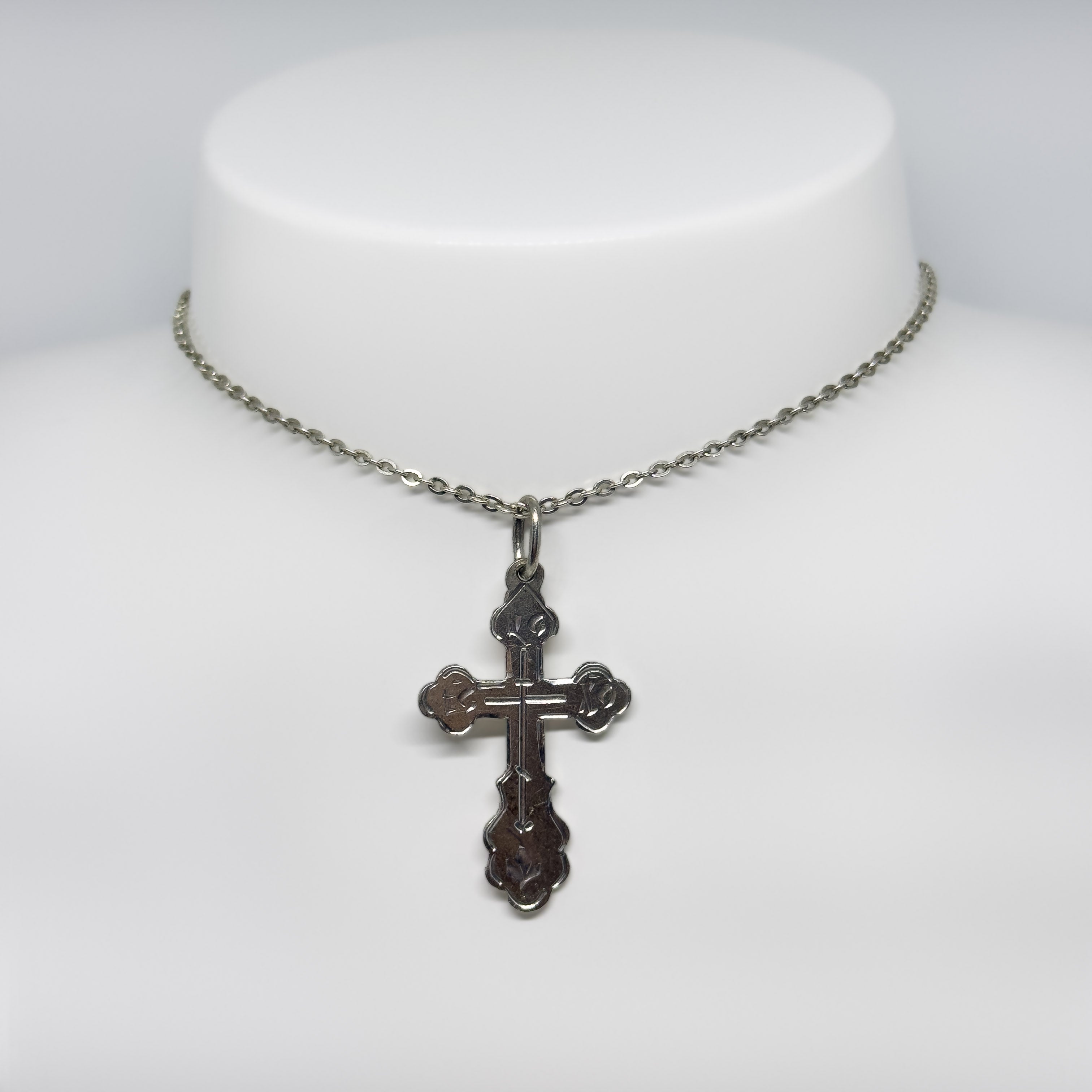 Vanha hopeinen Risti riipus