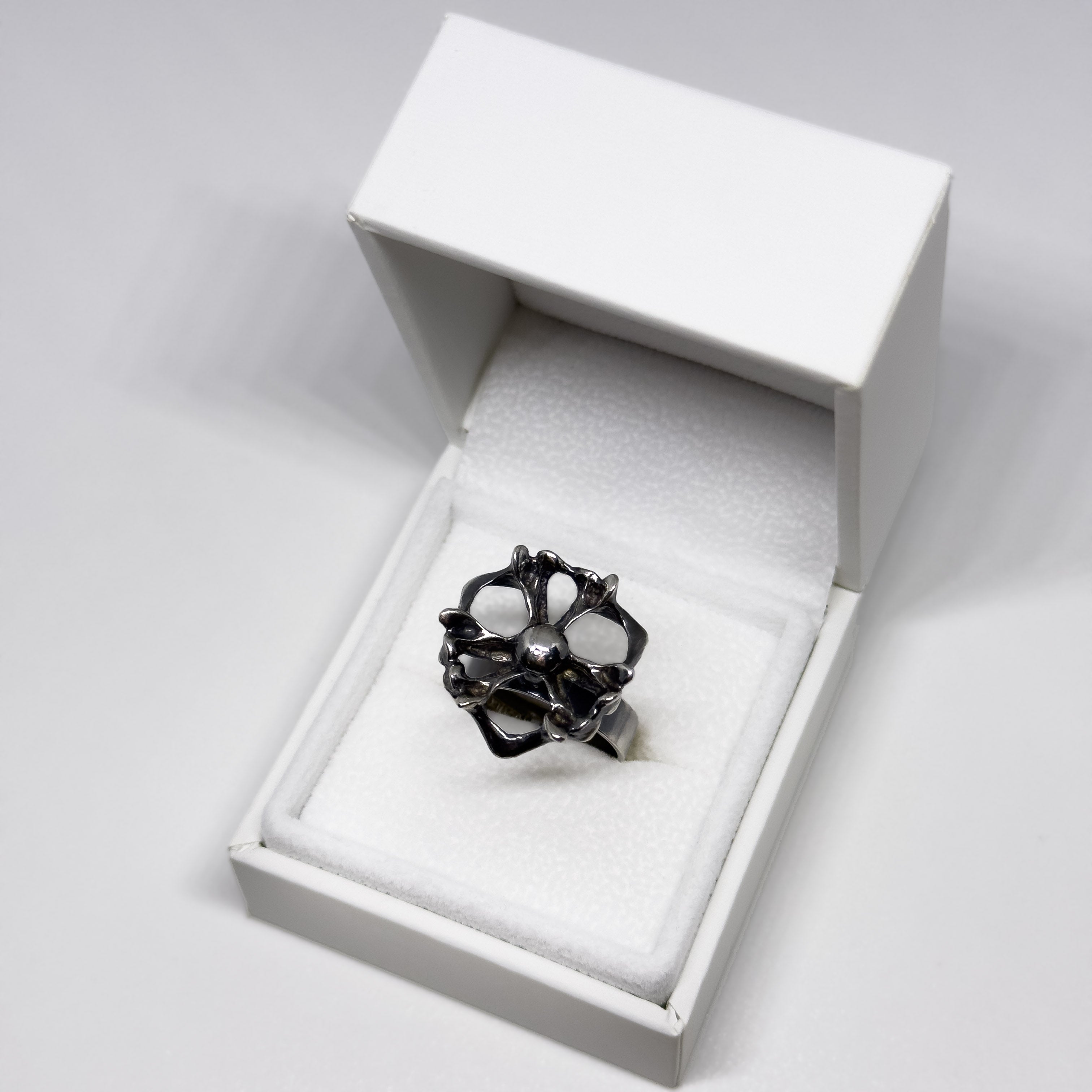 Kyminlaakson Kultaseppä hopeinen sormus, koko 16,5