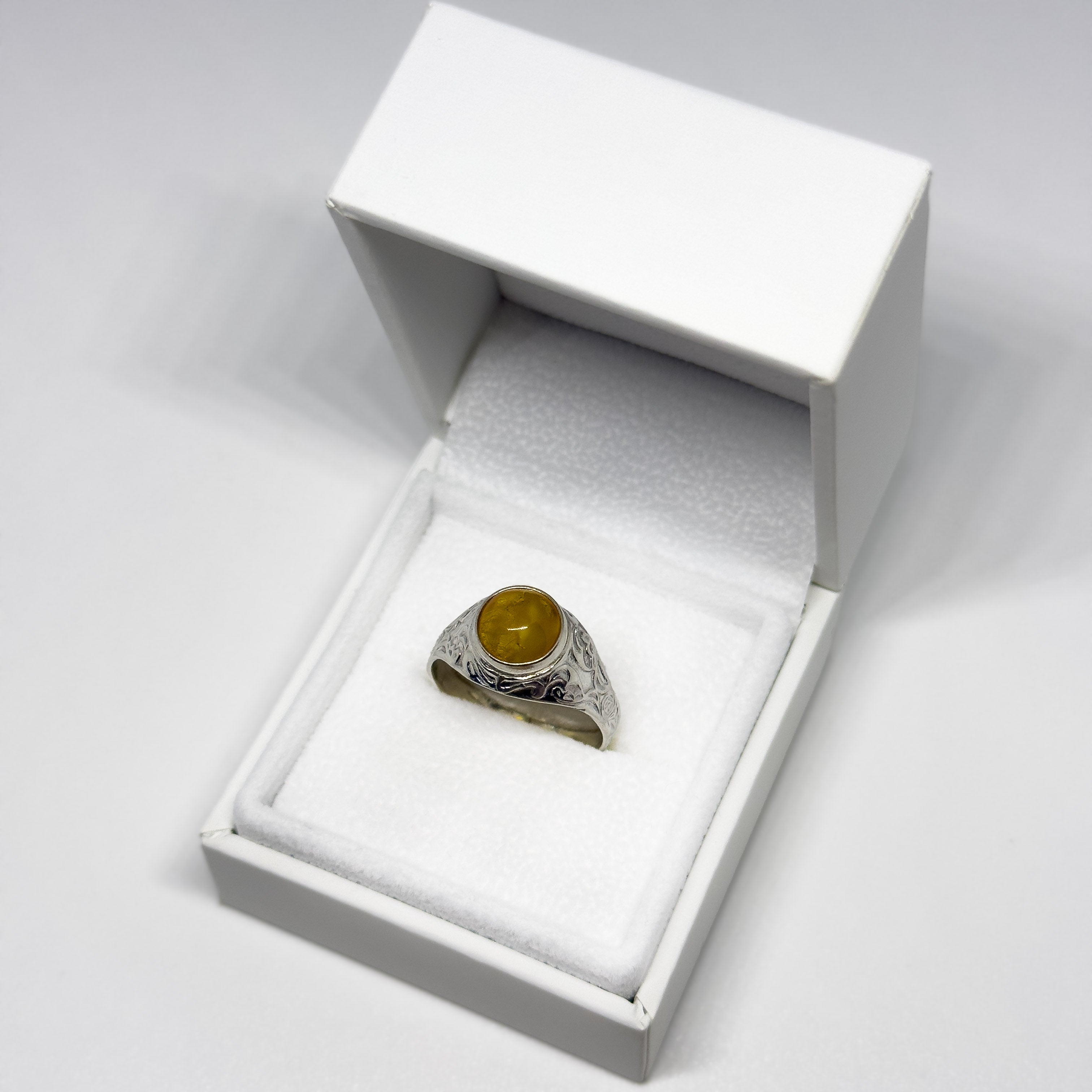 Vanha hopeinen Meripihka sormus, koko 18+