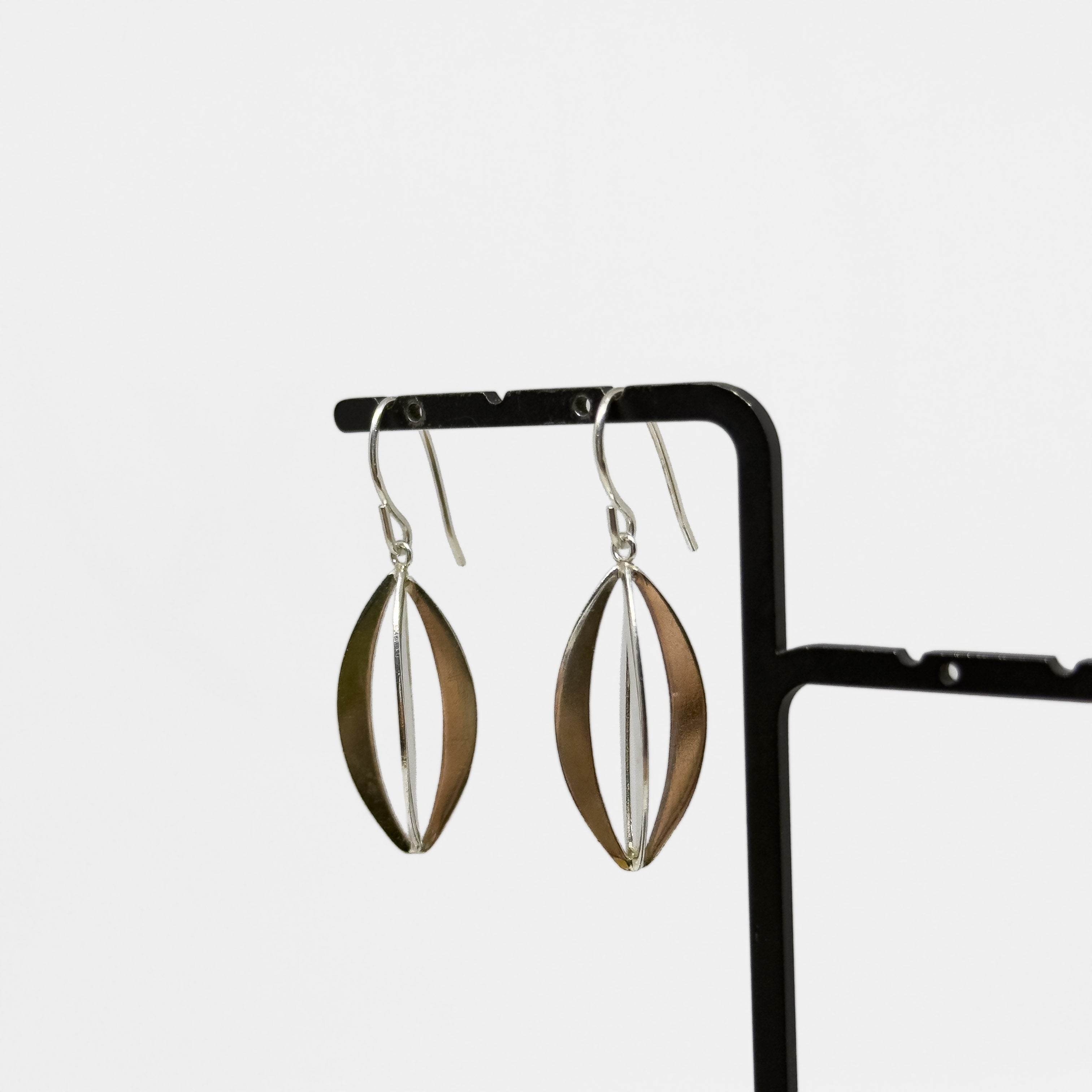 Kauniit hopeiset korvakorut