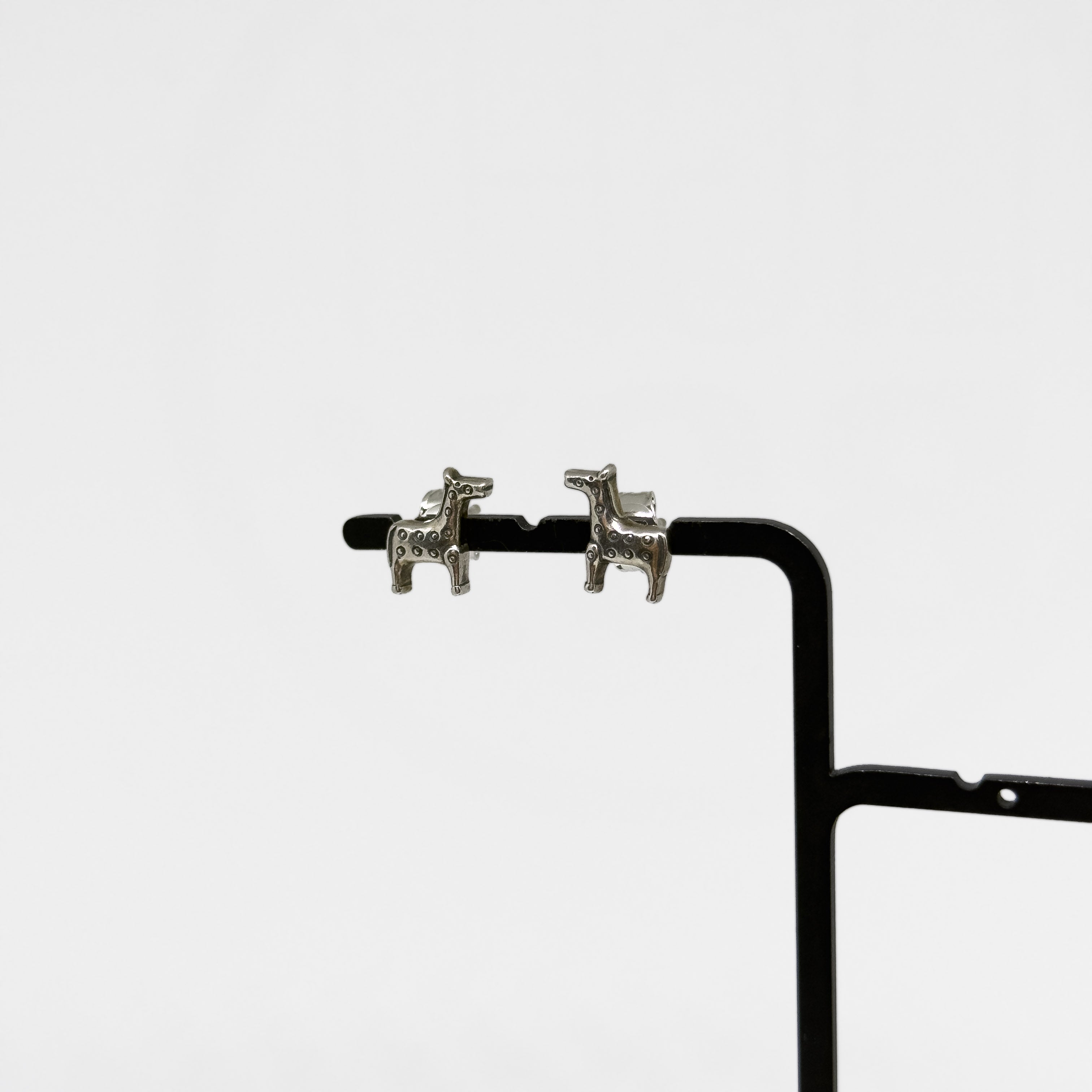 Kalevala Koru hopeiset Runoratsu korvakorut