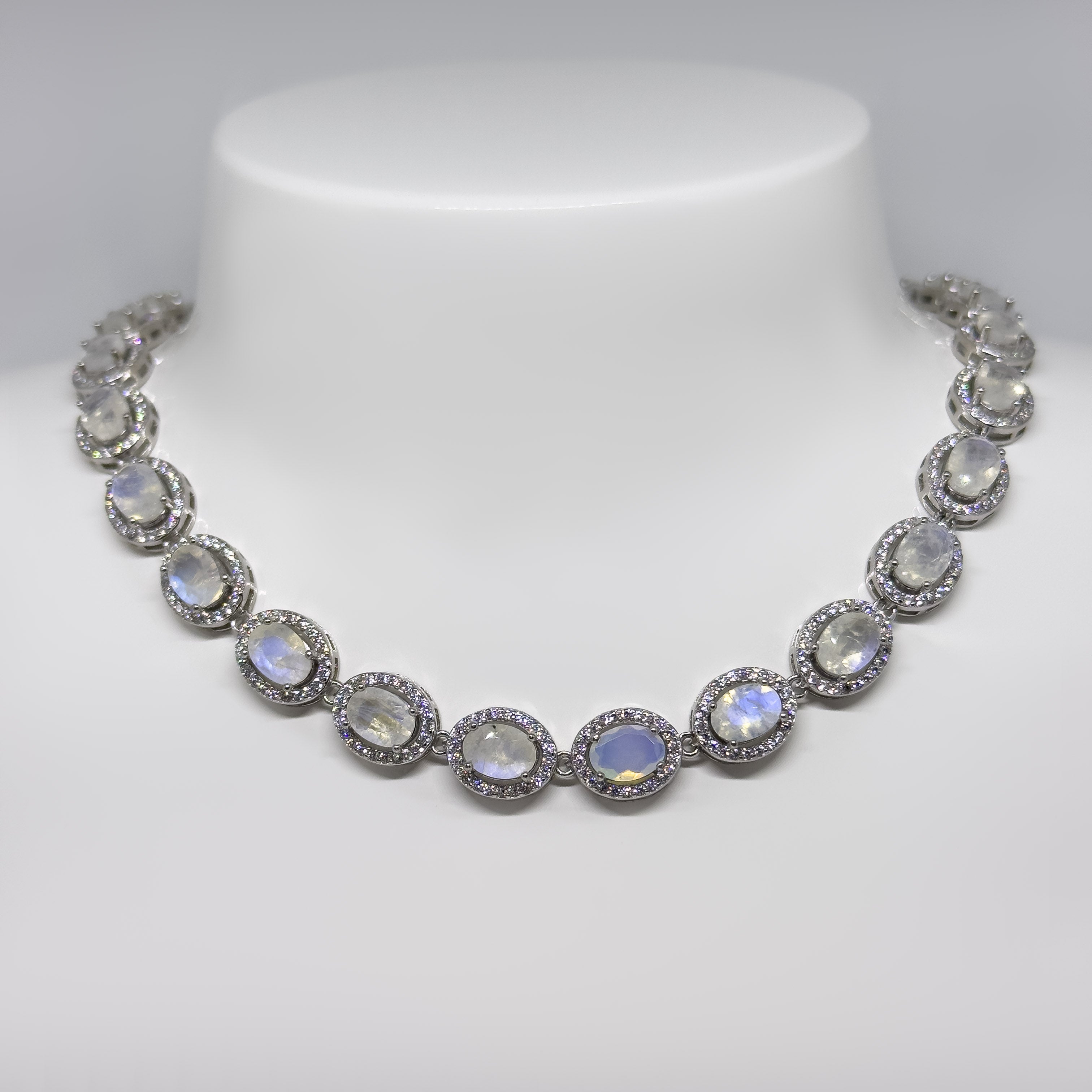 Hopeinen Kuukivi & Kristalli kaulakoru