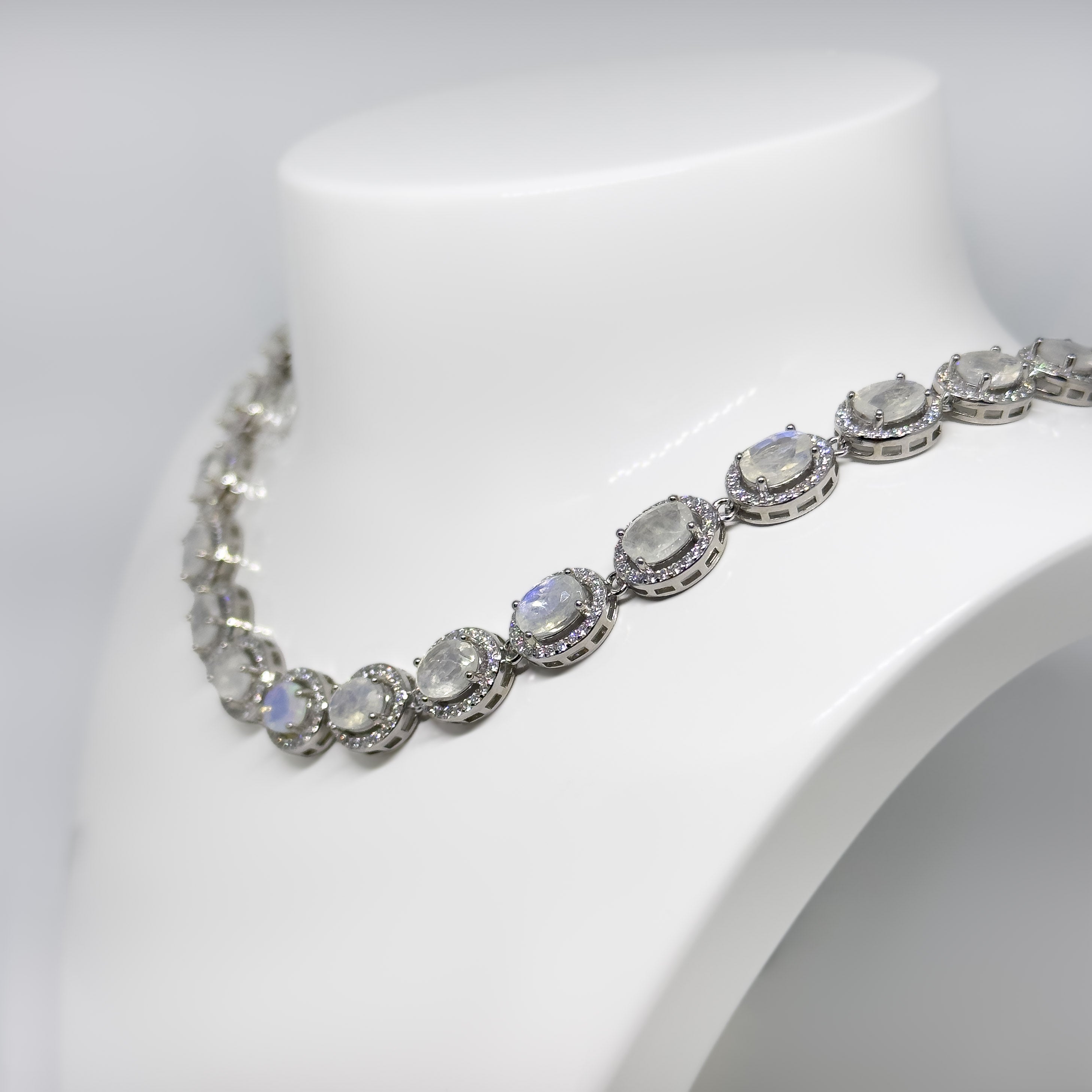 Hopeinen Kuukivi & Kristalli kaulakoru