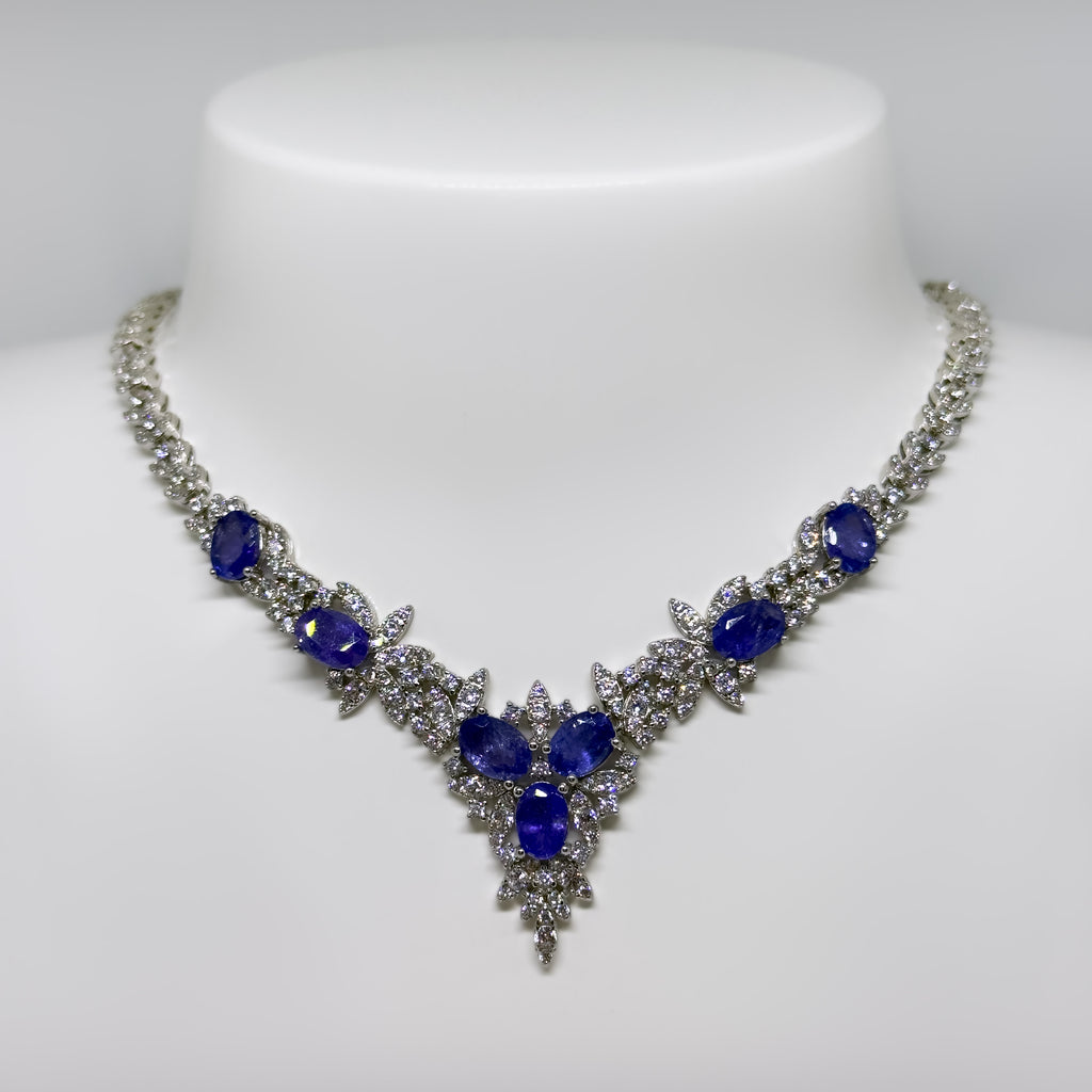 Hopeinen Tansaniitti & Kristalli kaulakoru