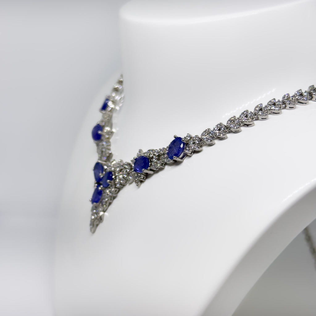 Hopeinen Tansaniitti & Kristalli kaulakoru