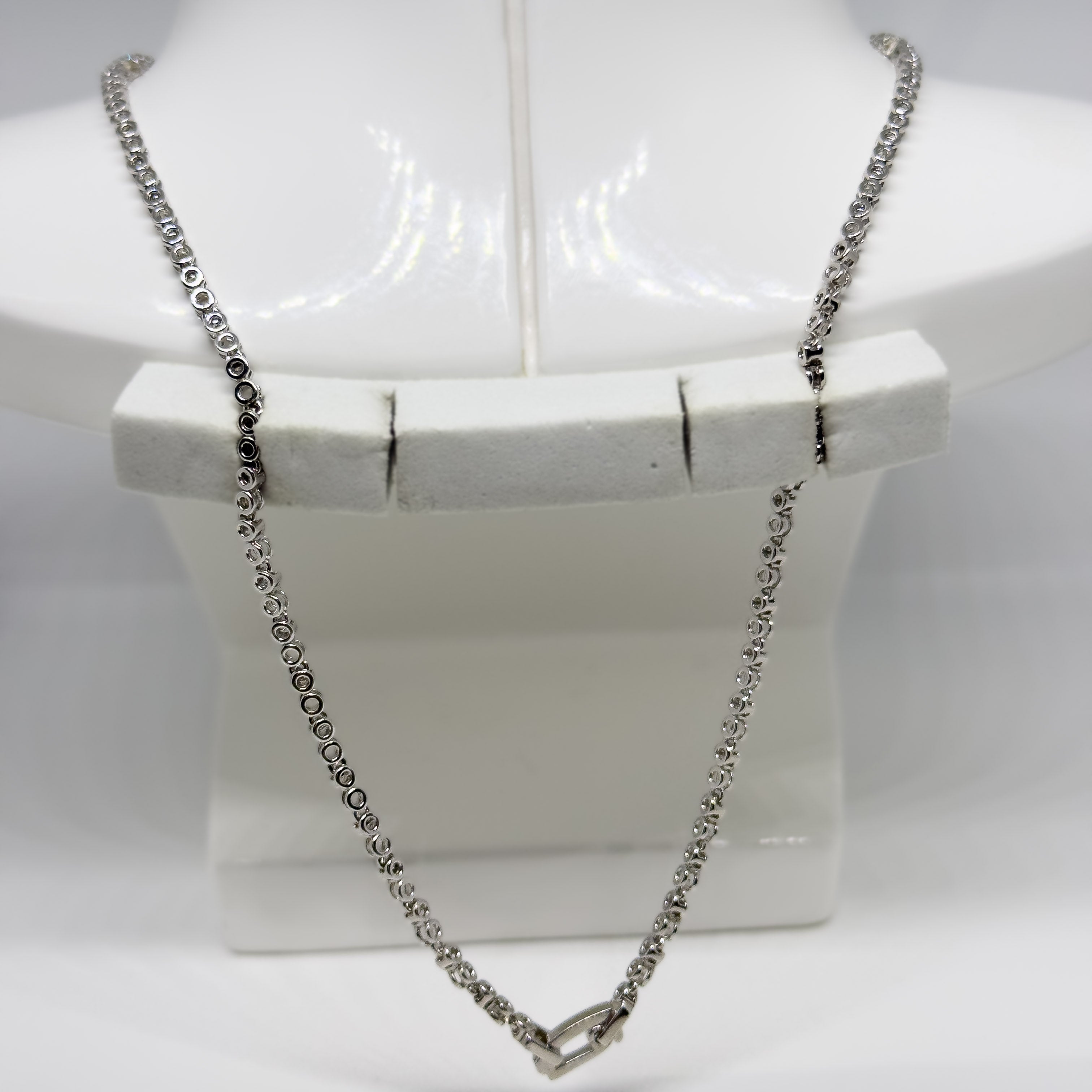 Hopeinen Tansaniitti & Kristalli kaulakoru