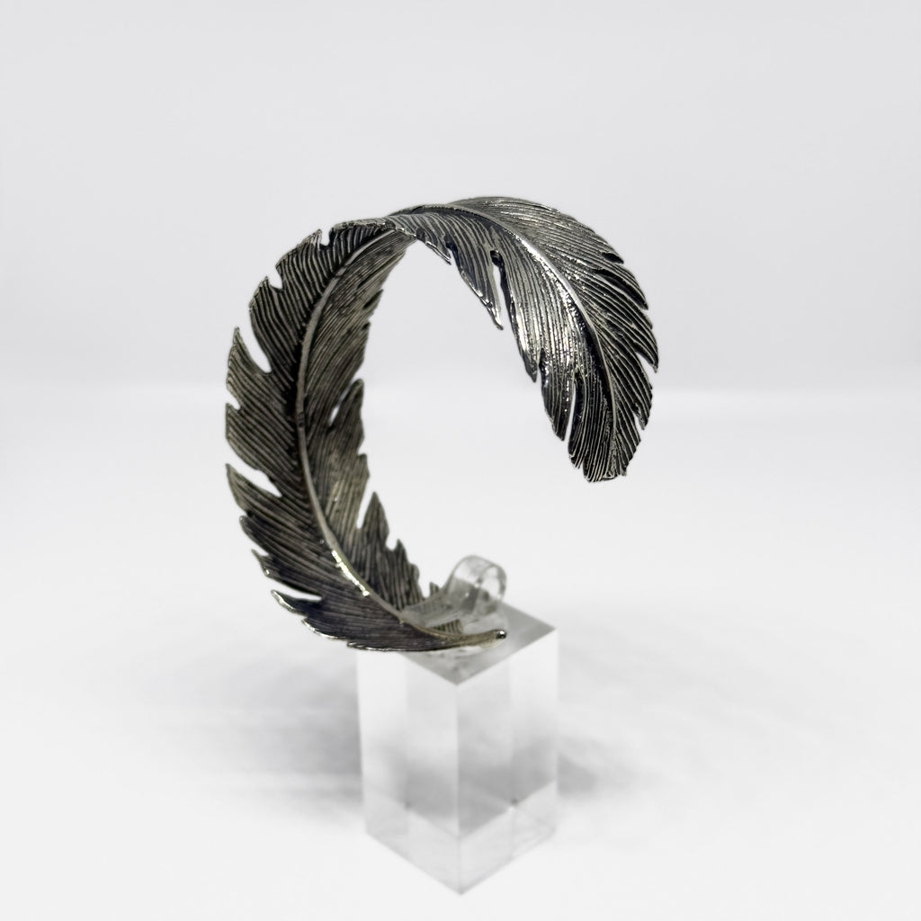 Hopeinen Sulka rannekoru