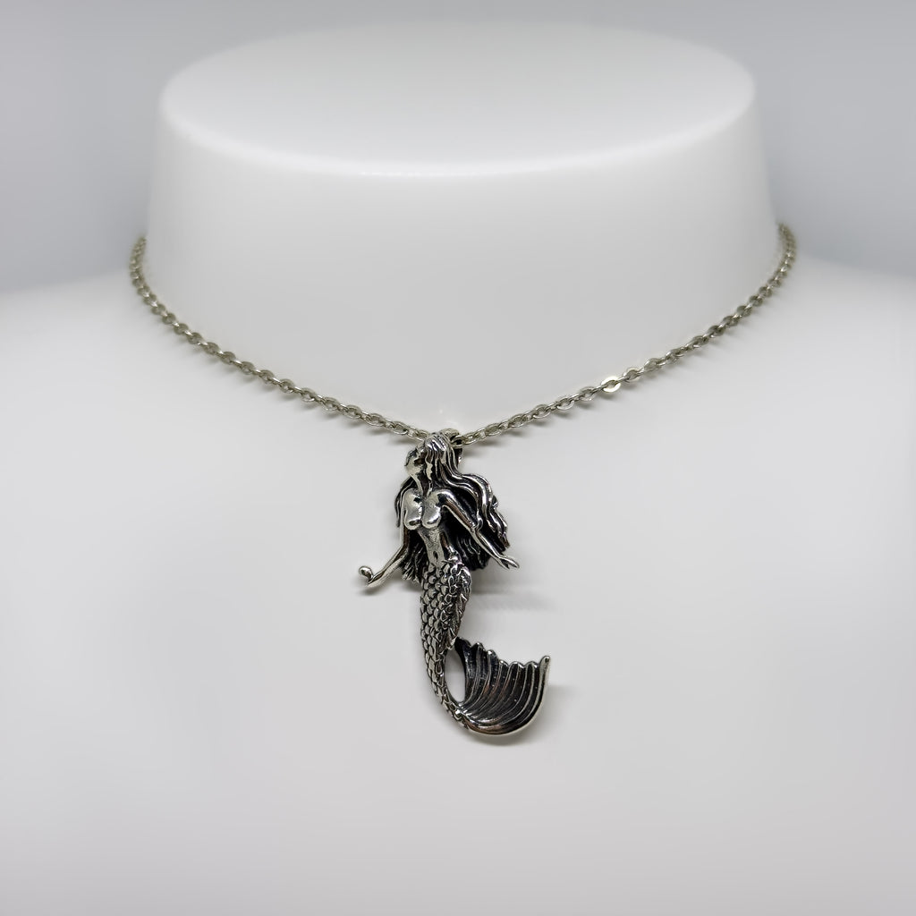 Hopeinen Merenneito riipus