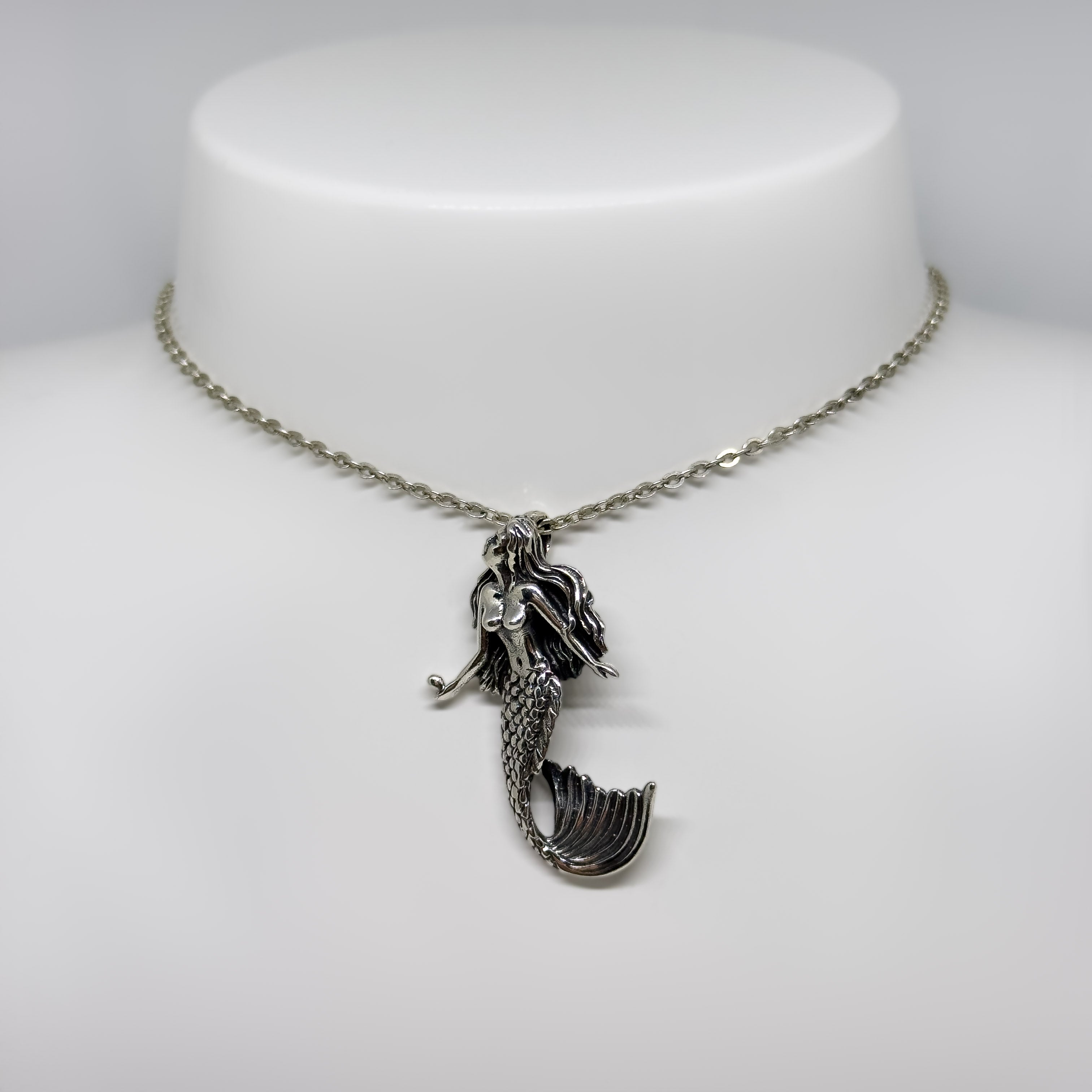 Hopeinen Merenneito riipus