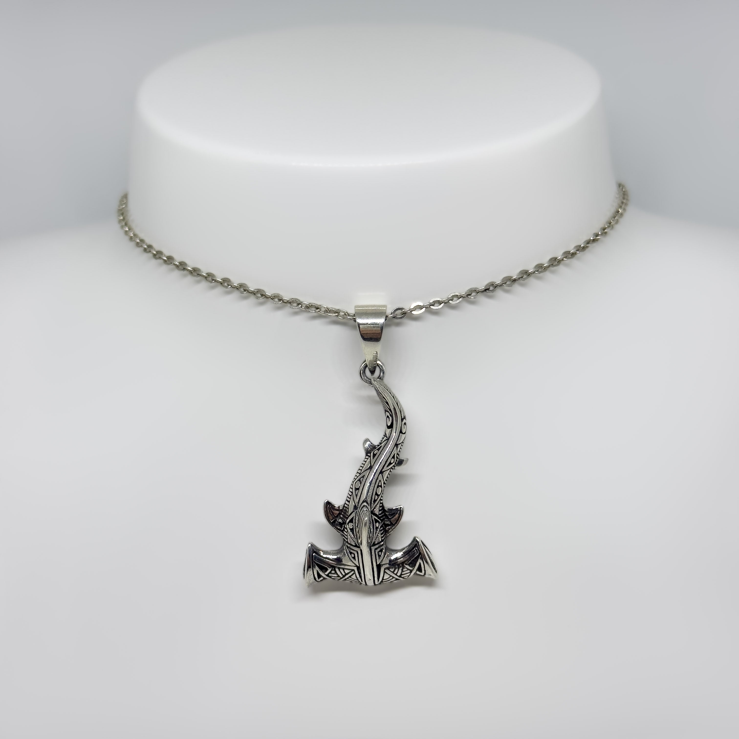 Hopeinen Vasarahai riipus