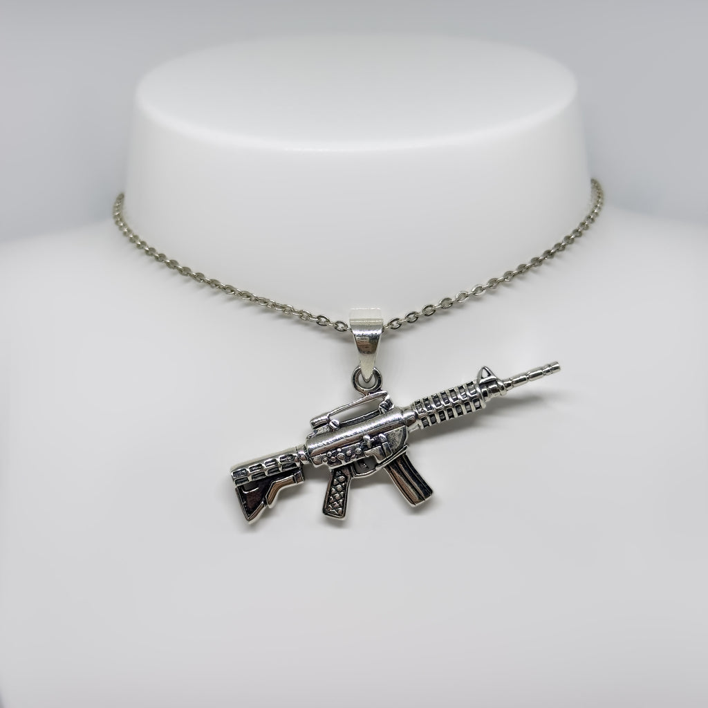 Hopeinen AK47 riipus