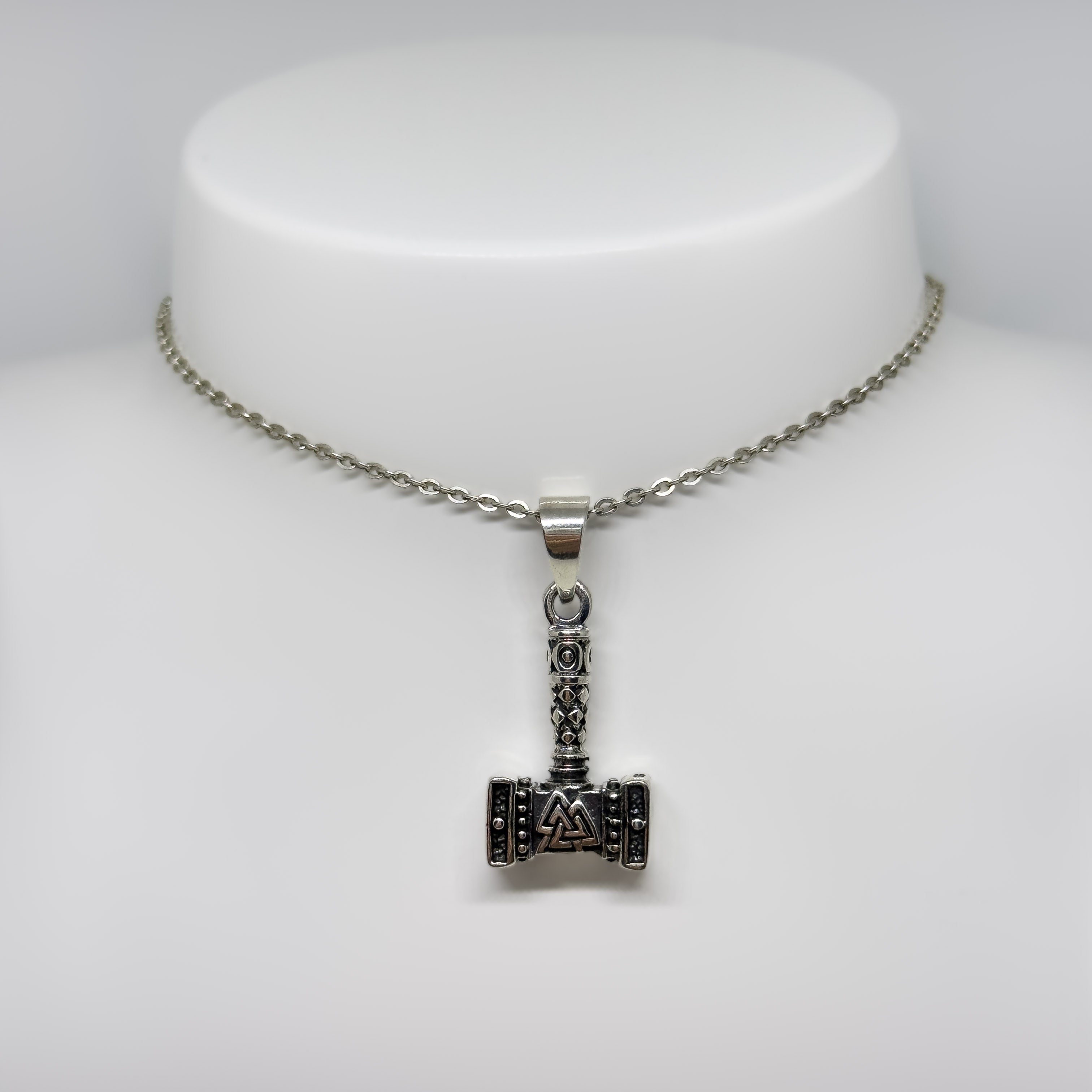 Hopeinen Vasara riipus