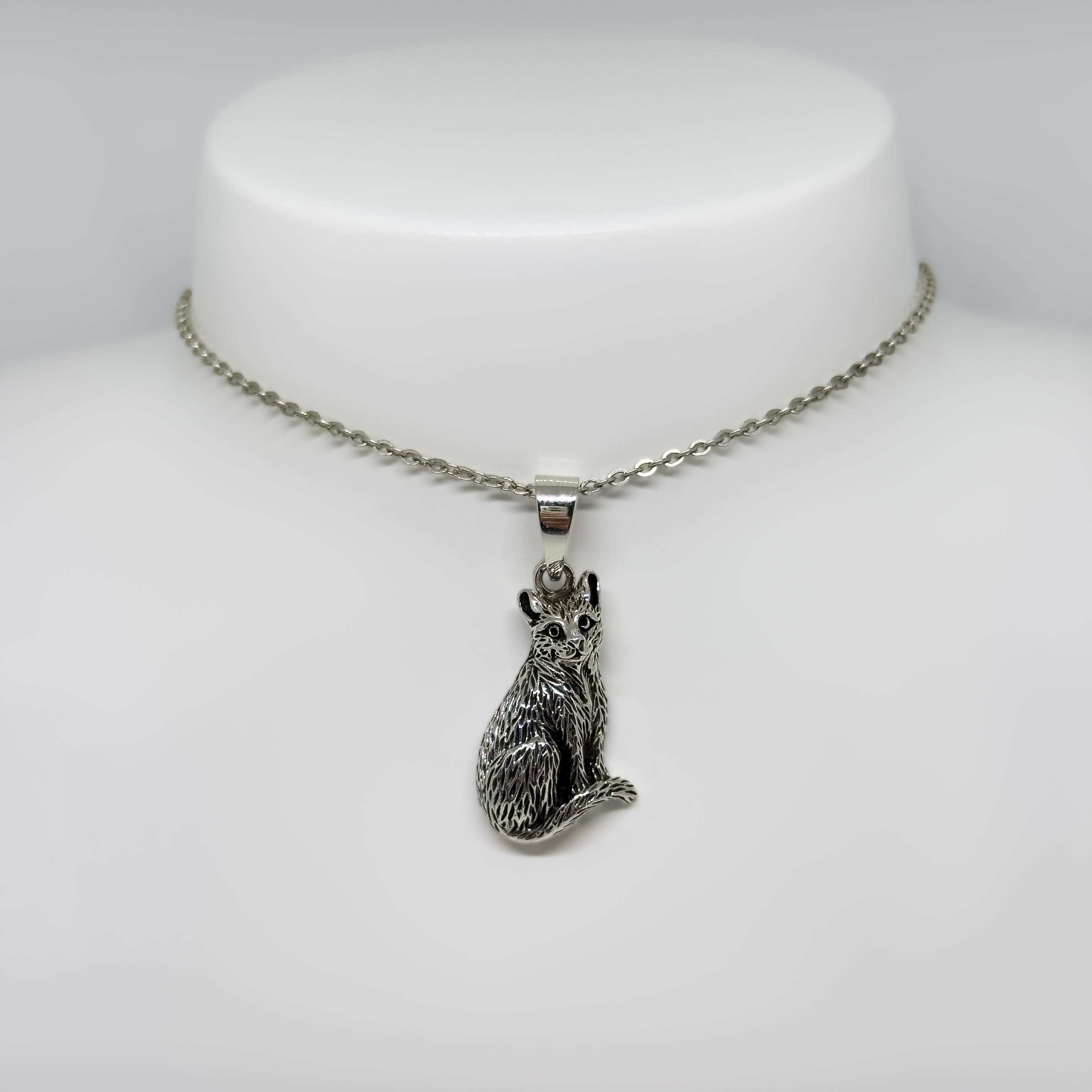 Hopeinen Kissa riipus