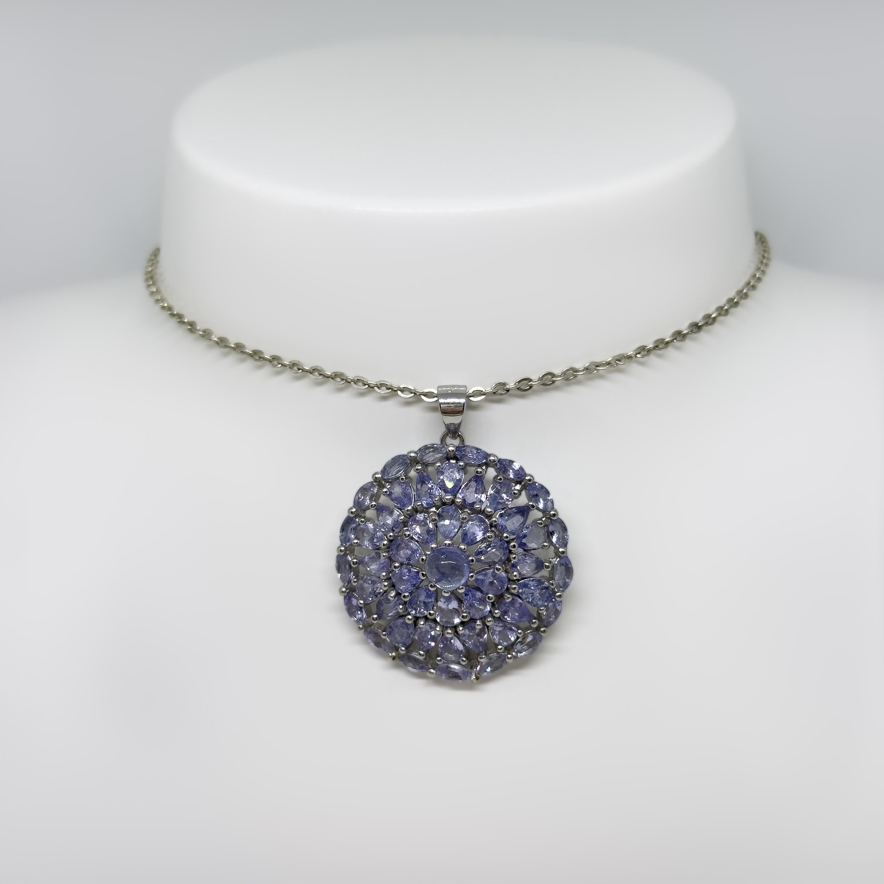 Hopeinen Tansaniitti riipus